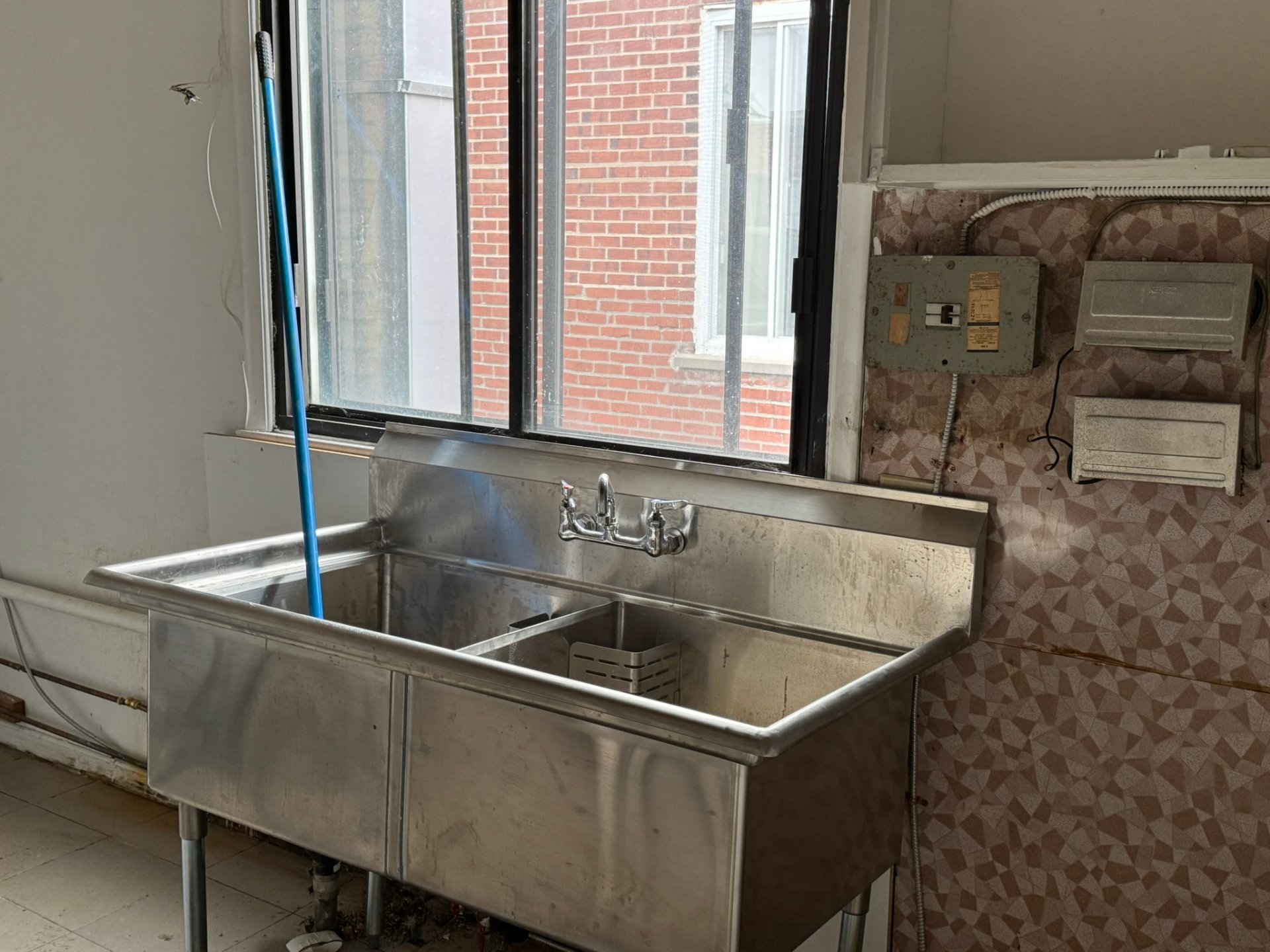 881 Rue Jean-talon O. Property Photo 14