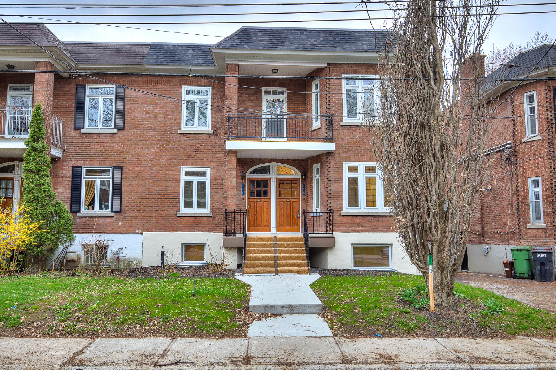 4418 Av. Coolbrook Property Photo 1