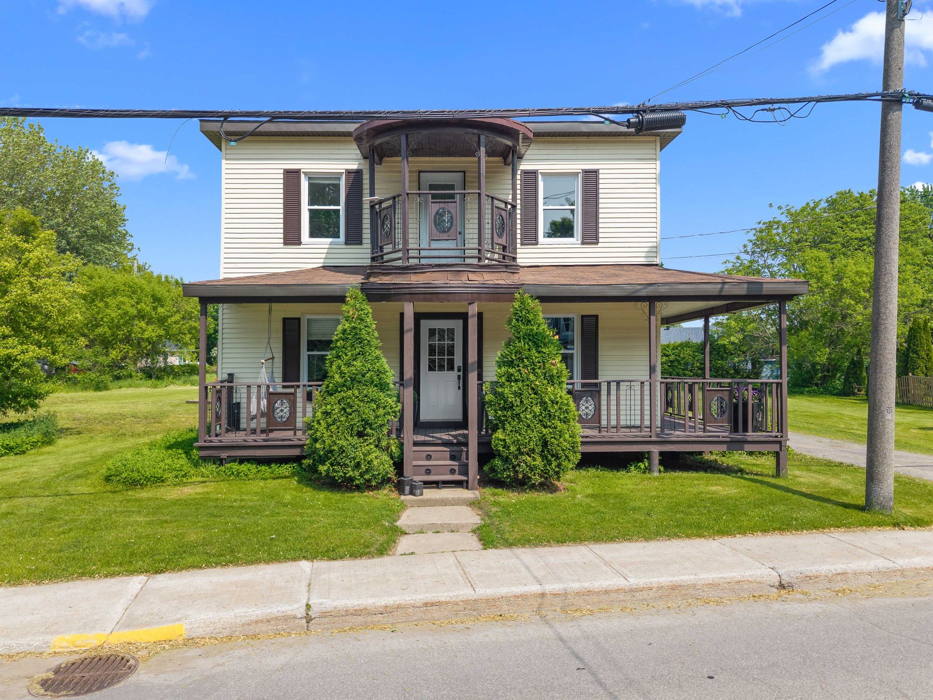 2325 Av. Nicolas-perrot Property Photo 1