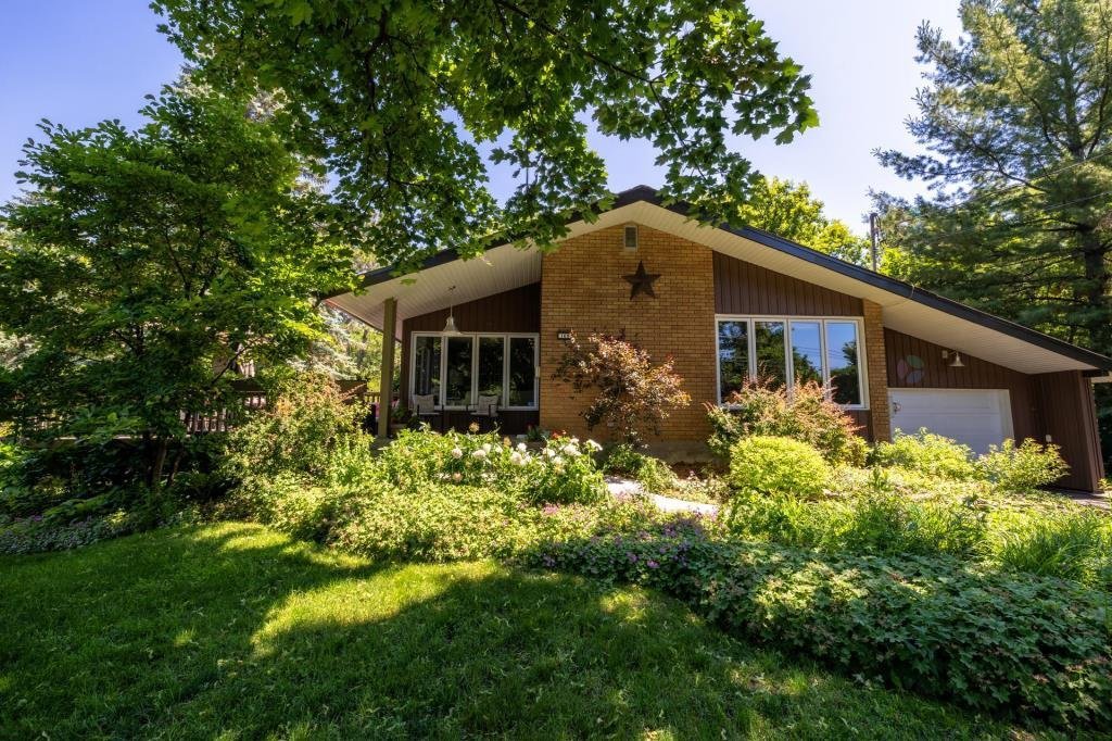 109 Crois. Fairlawn Property Photo 1