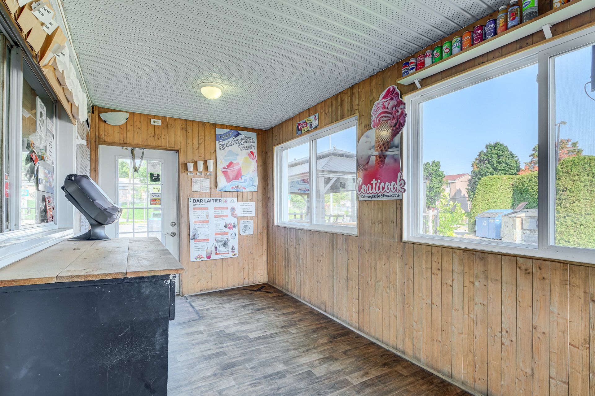 472 Rue Thibault Property Photo 4