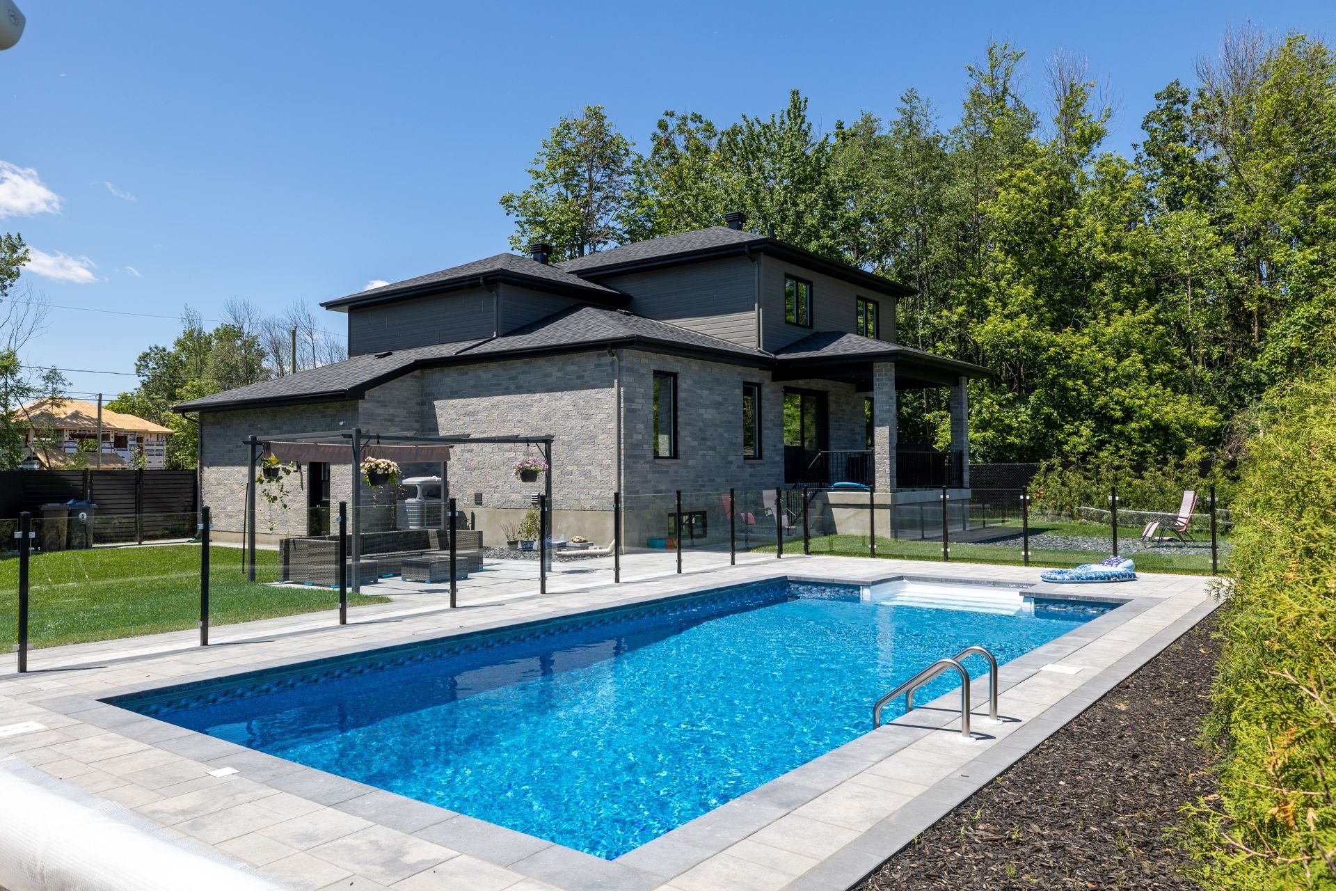 38 142e Avenue Property Photo 2