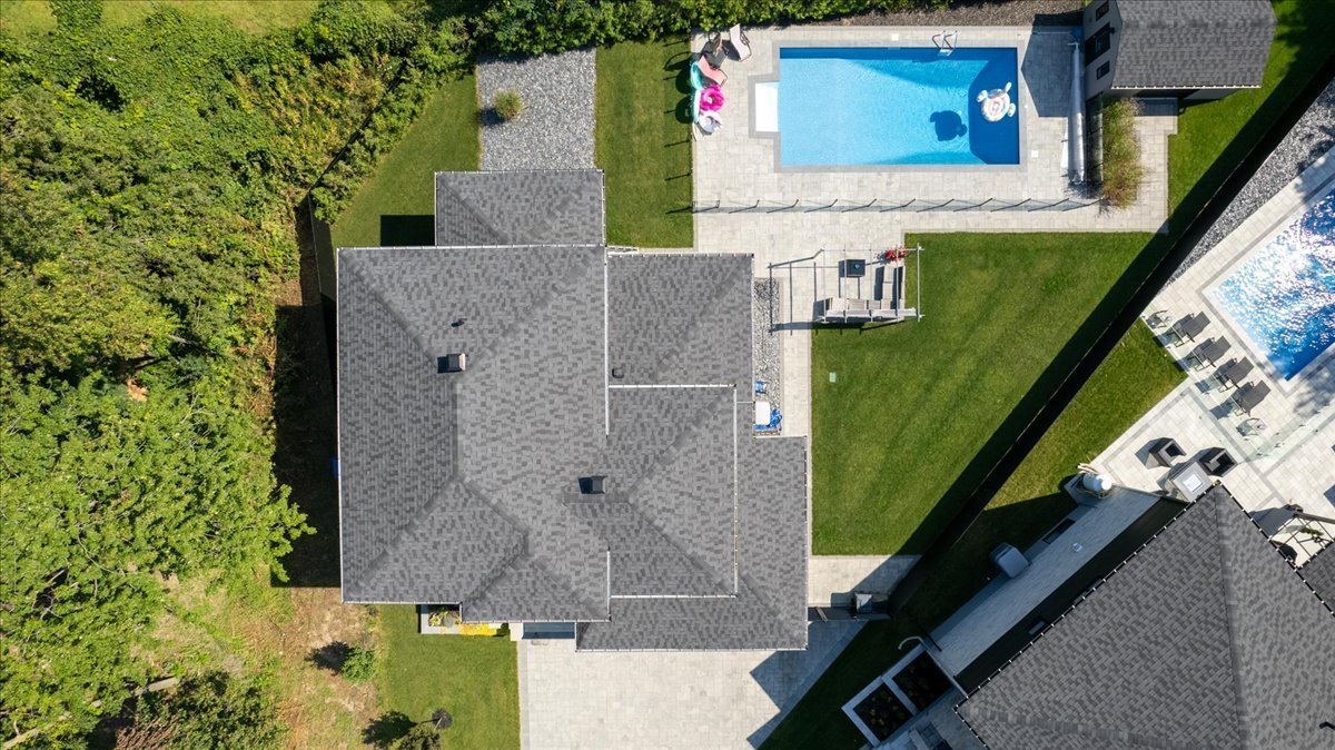 38 142e Avenue Property Photo 3