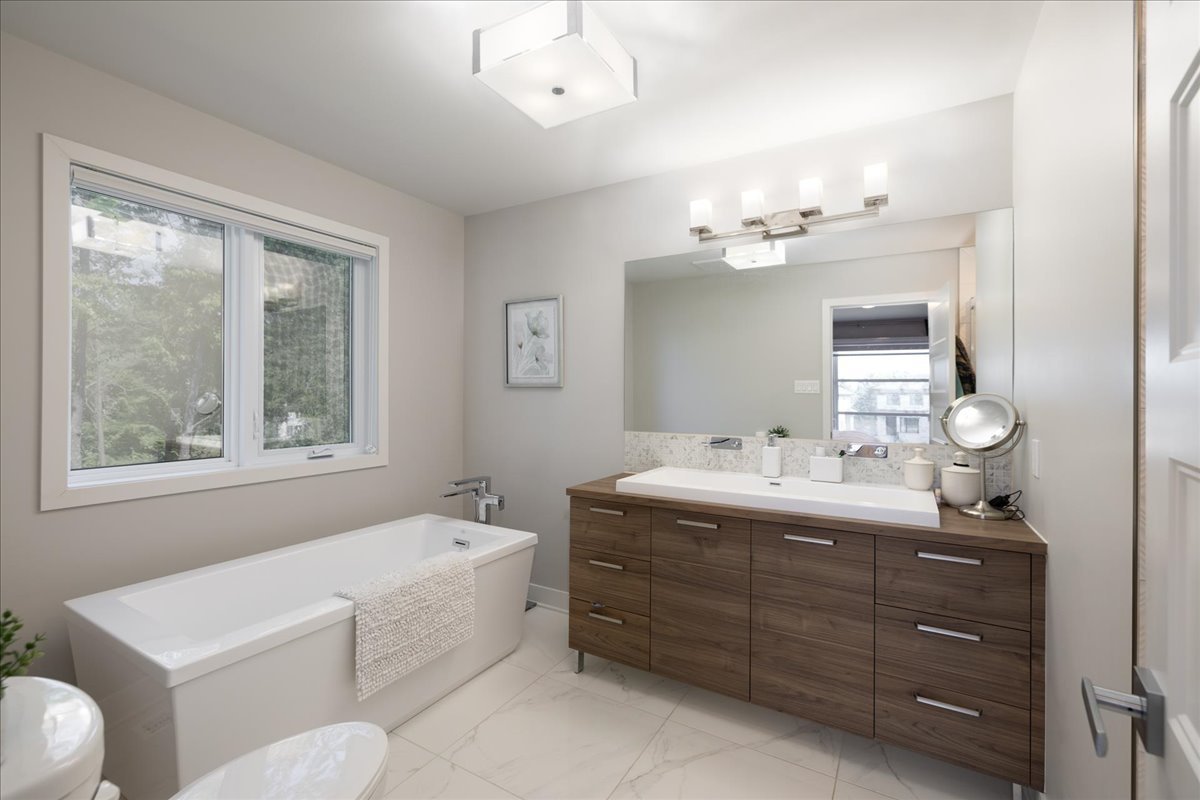 38 142e Avenue Property Photo 18