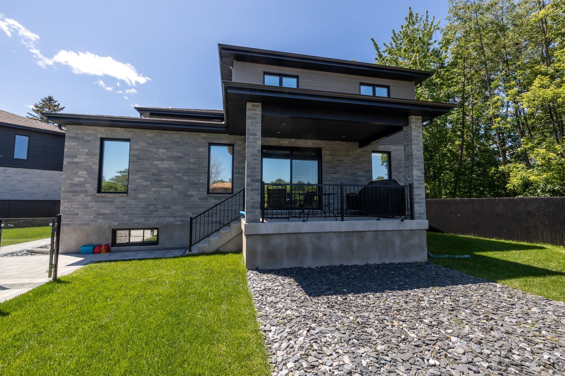 38 142e Avenue Property Photo 28