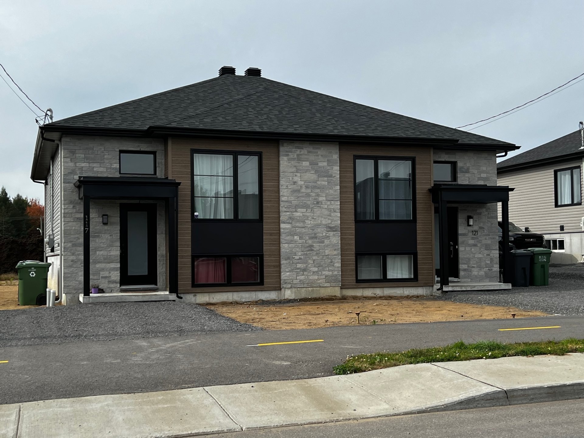Rue Ghislaine-lavoie Property Photo