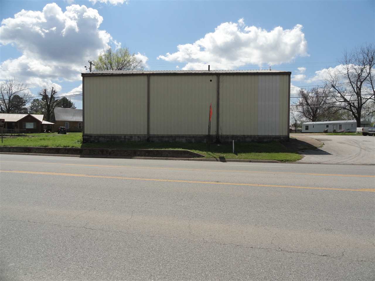 501 E Main Street Property Photo 8