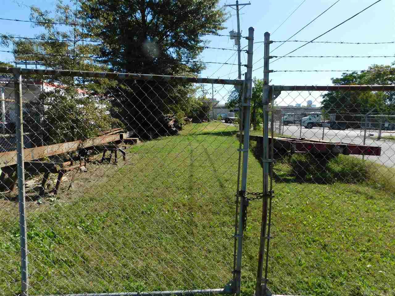 419 E 13th Street Property Photo 13