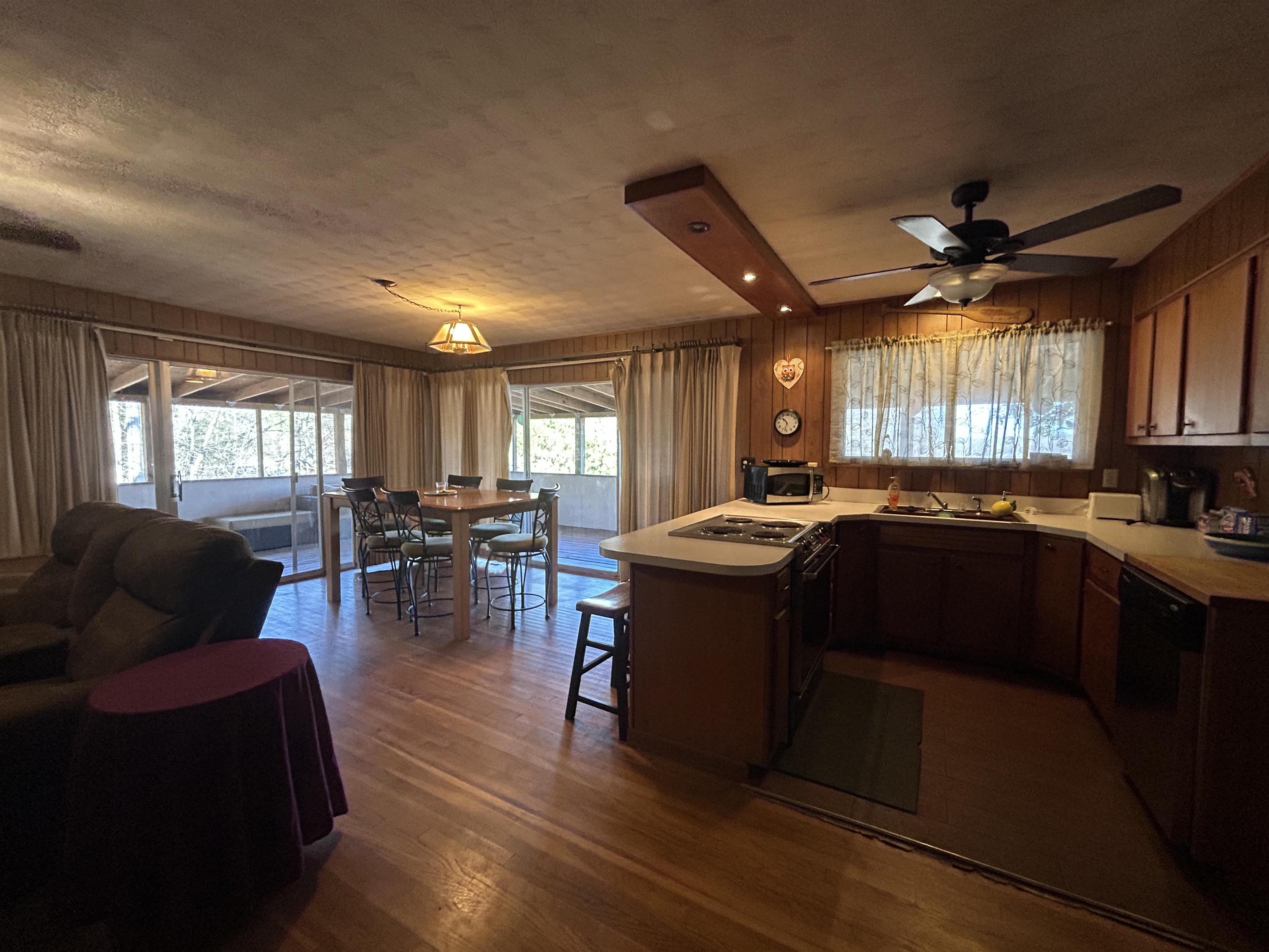 128 W Lakeshore Drive Property Photo 6