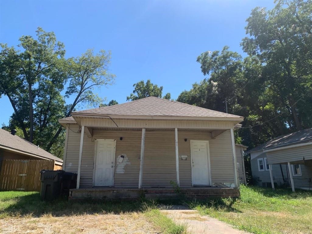 1305 Oakhurst