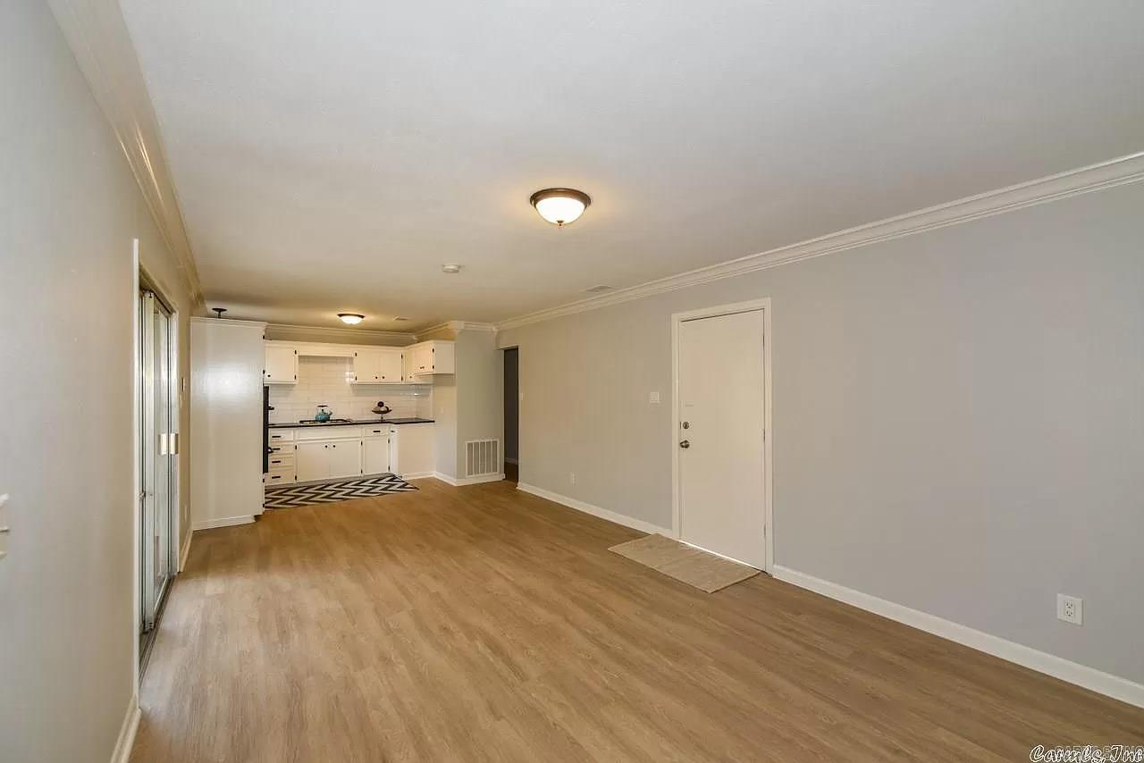 8712 Herrick Ln Property Photo 2