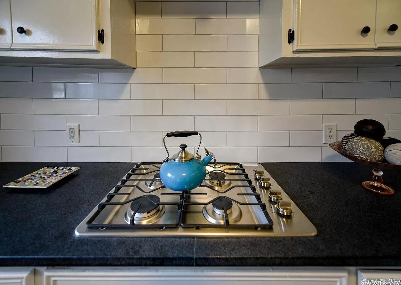 8712 Herrick Ln Property Photo 3