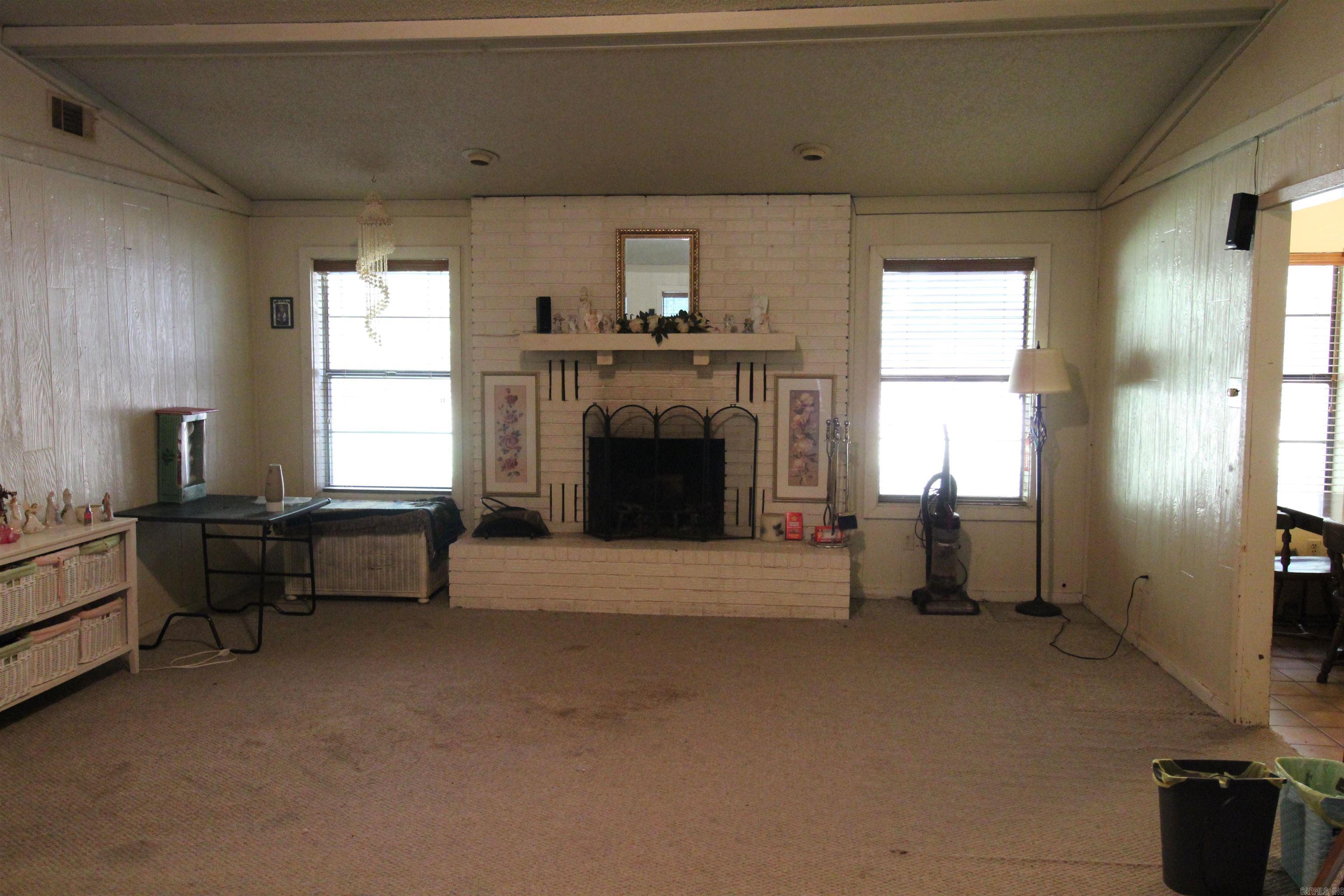 2453 Deerwood Dr Property Photo 2
