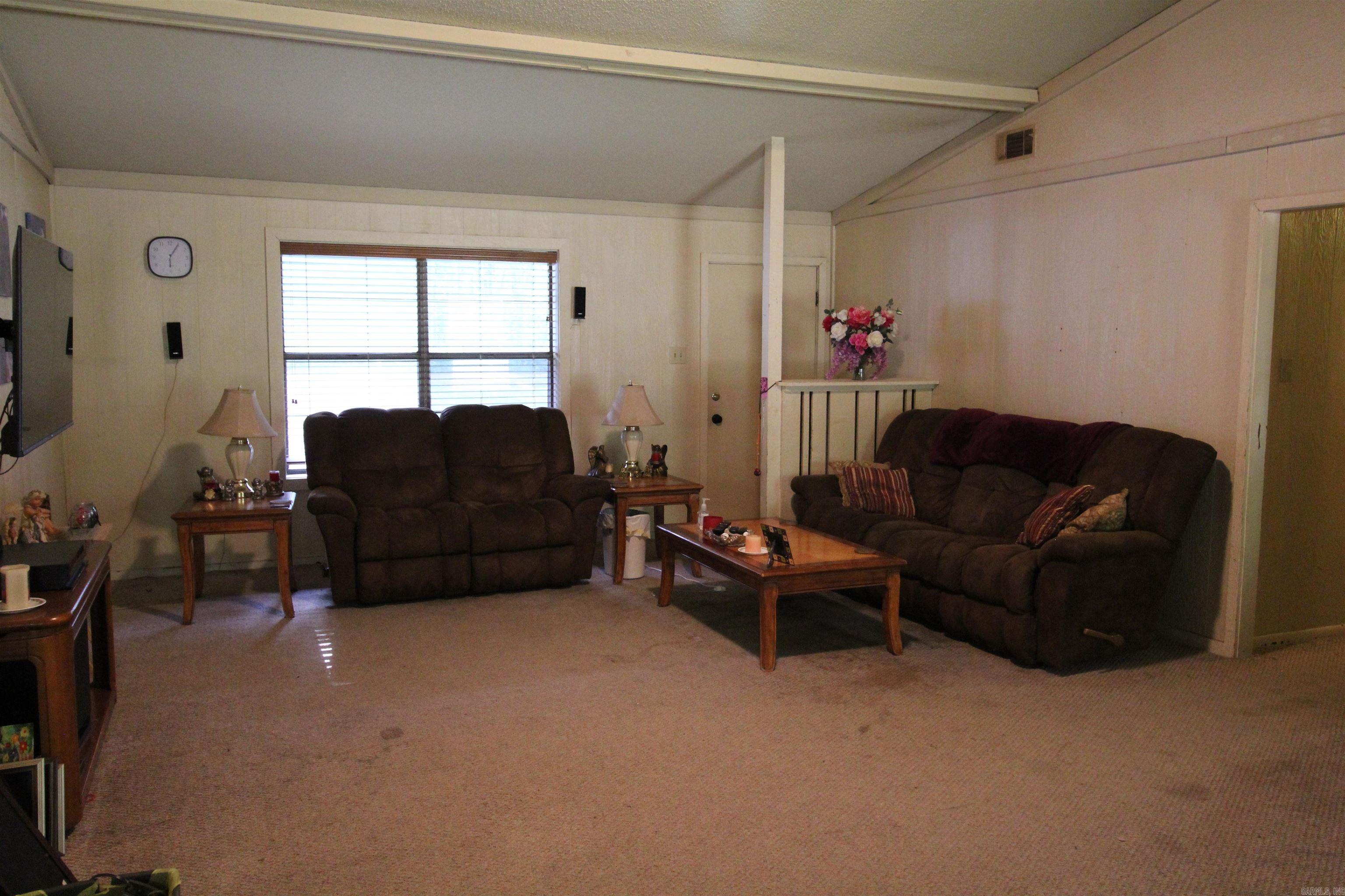 2453 Deerwood Dr Property Photo 3