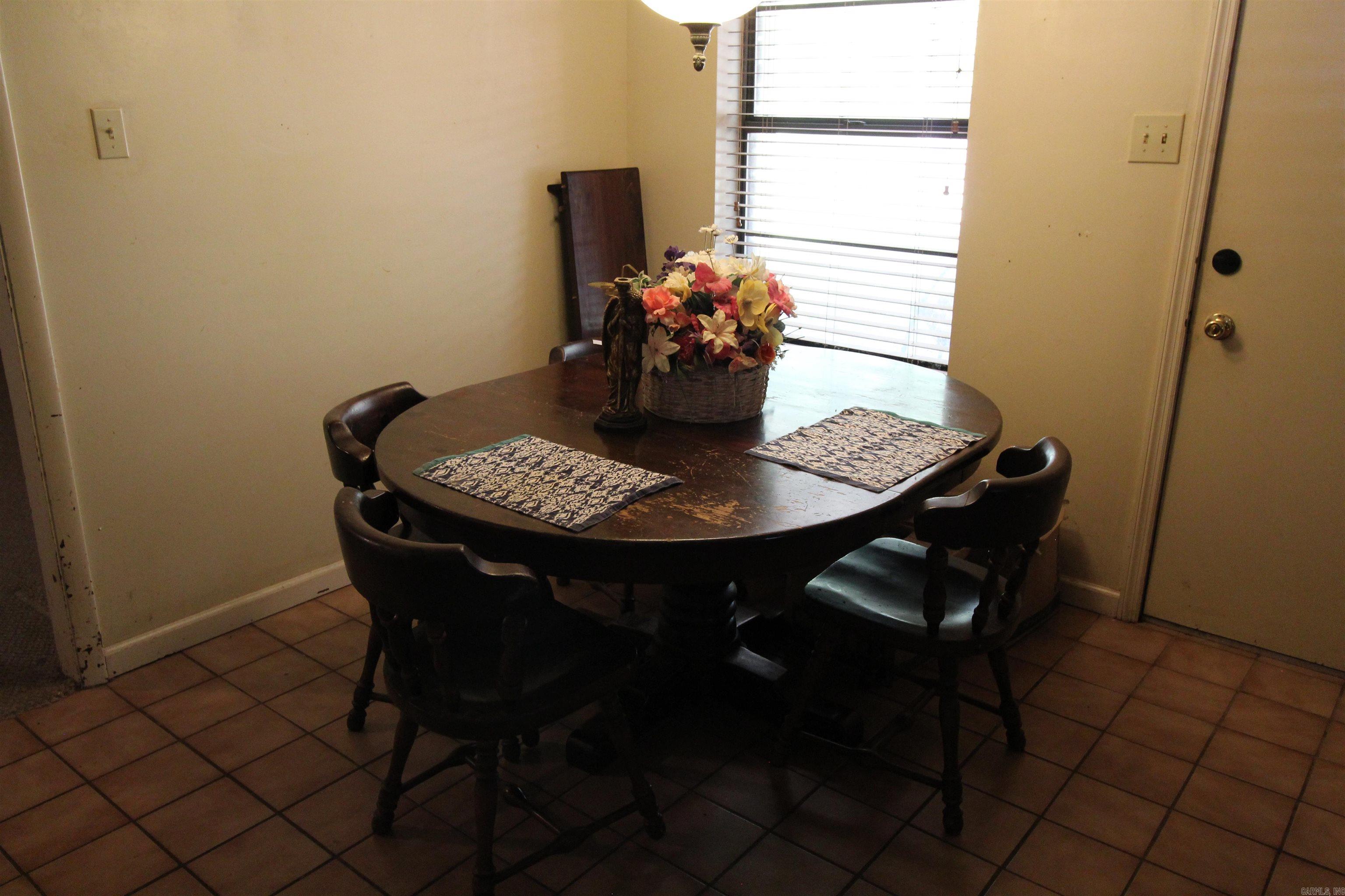 2453 Deerwood Dr Property Photo 5