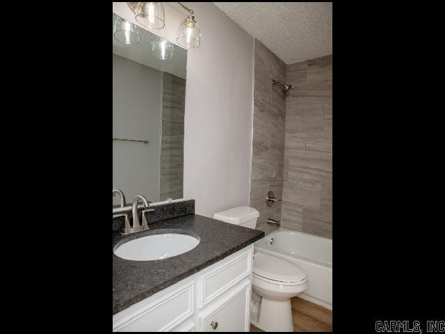 715 S Valentine Street Unit B Property Photo 13