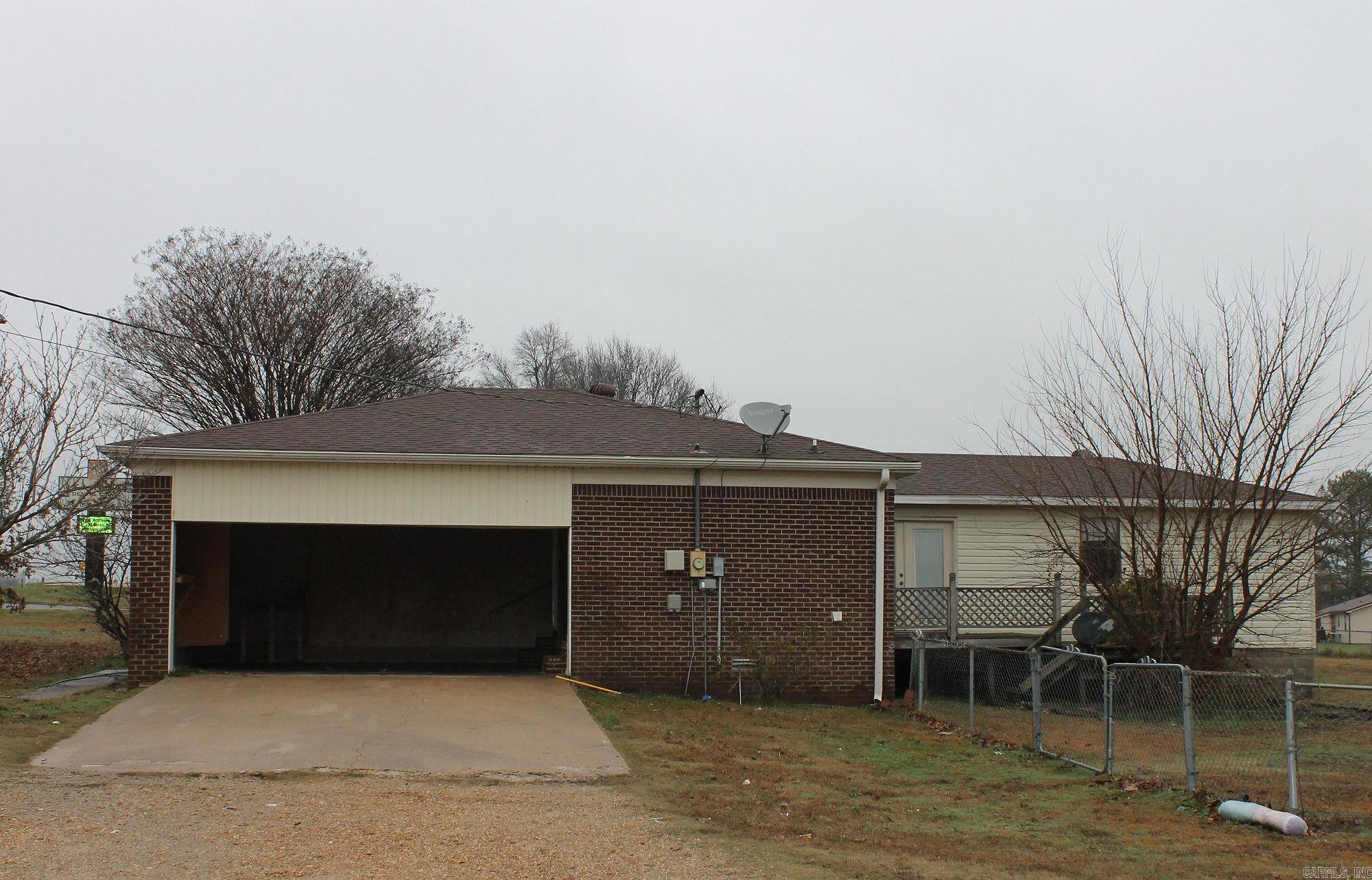 3913 Linwood Dr. Property Photo 2
