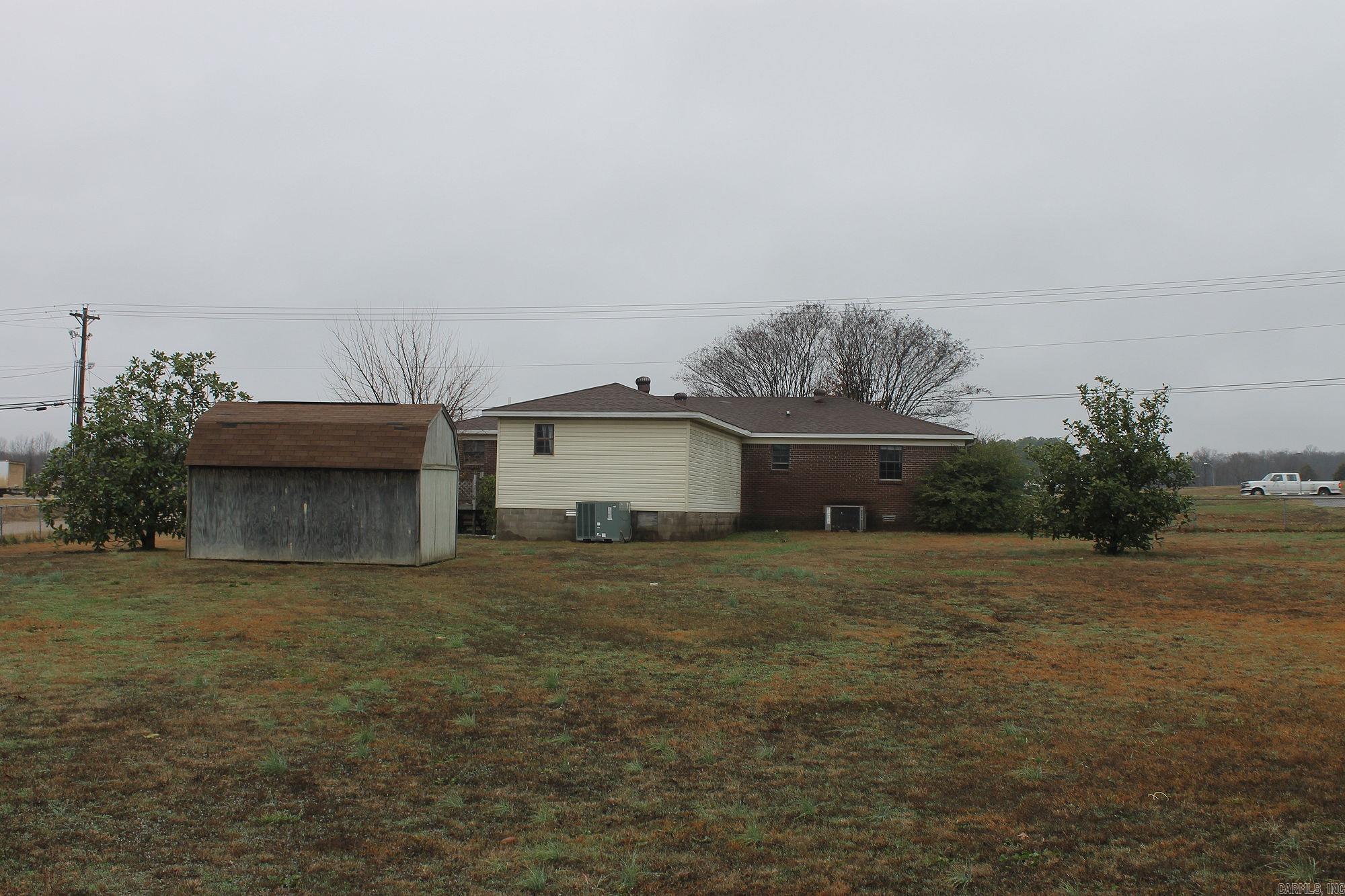 3913 Linwood Dr. Property Photo 3