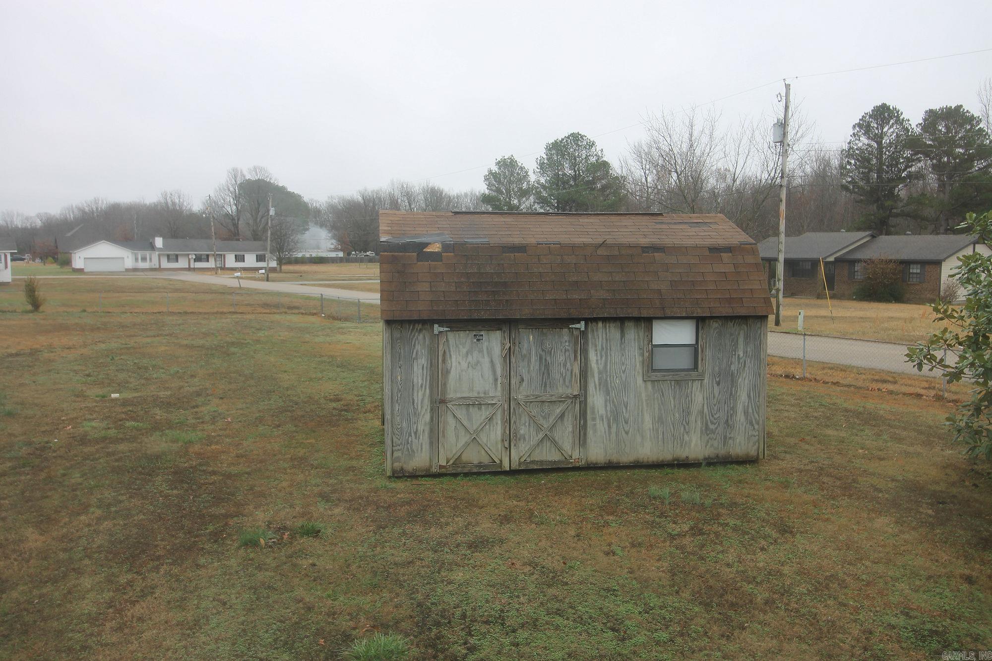 3913 Linwood Dr. Property Photo 4