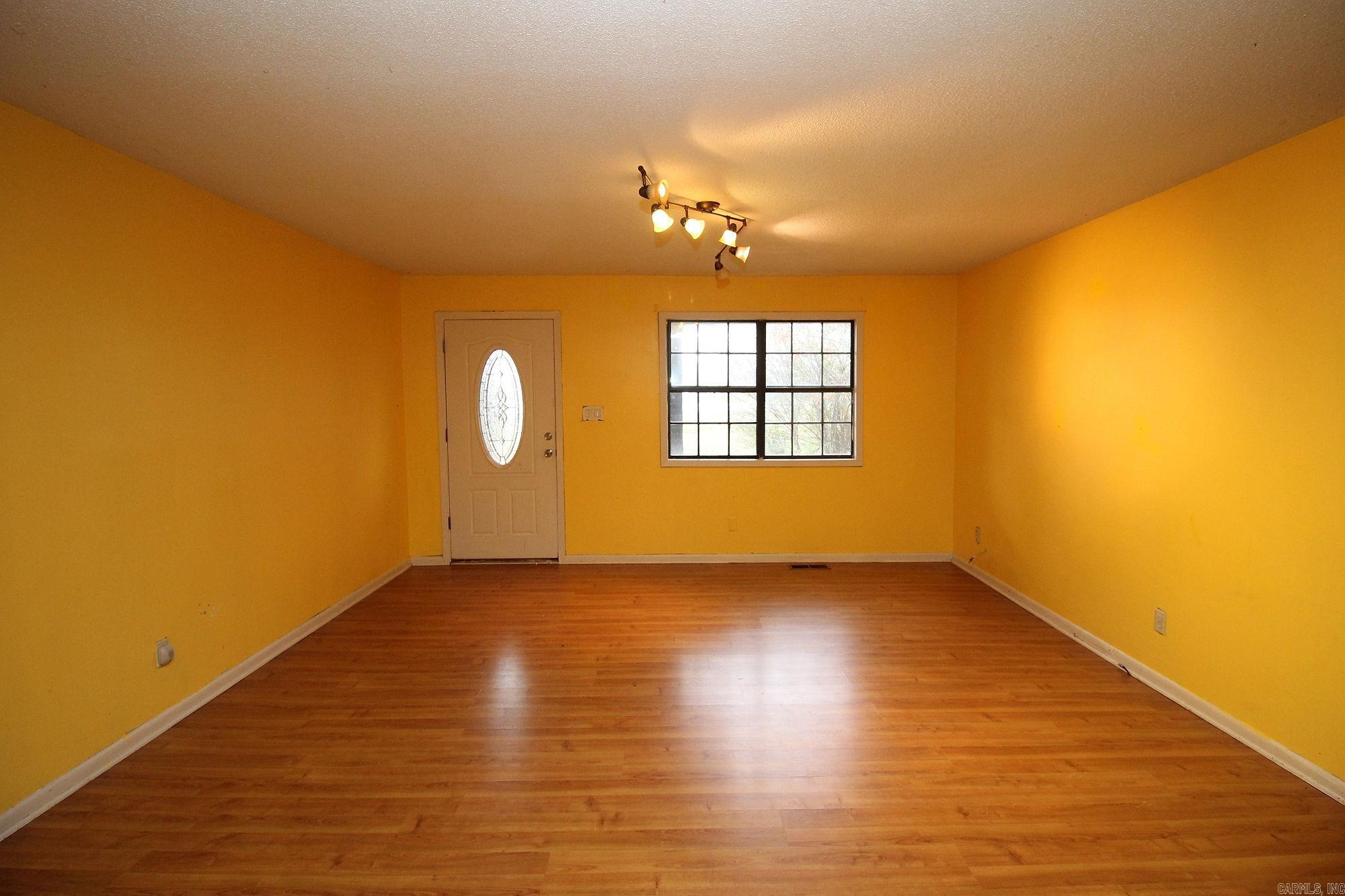 3913 Linwood Dr. Property Photo 5
