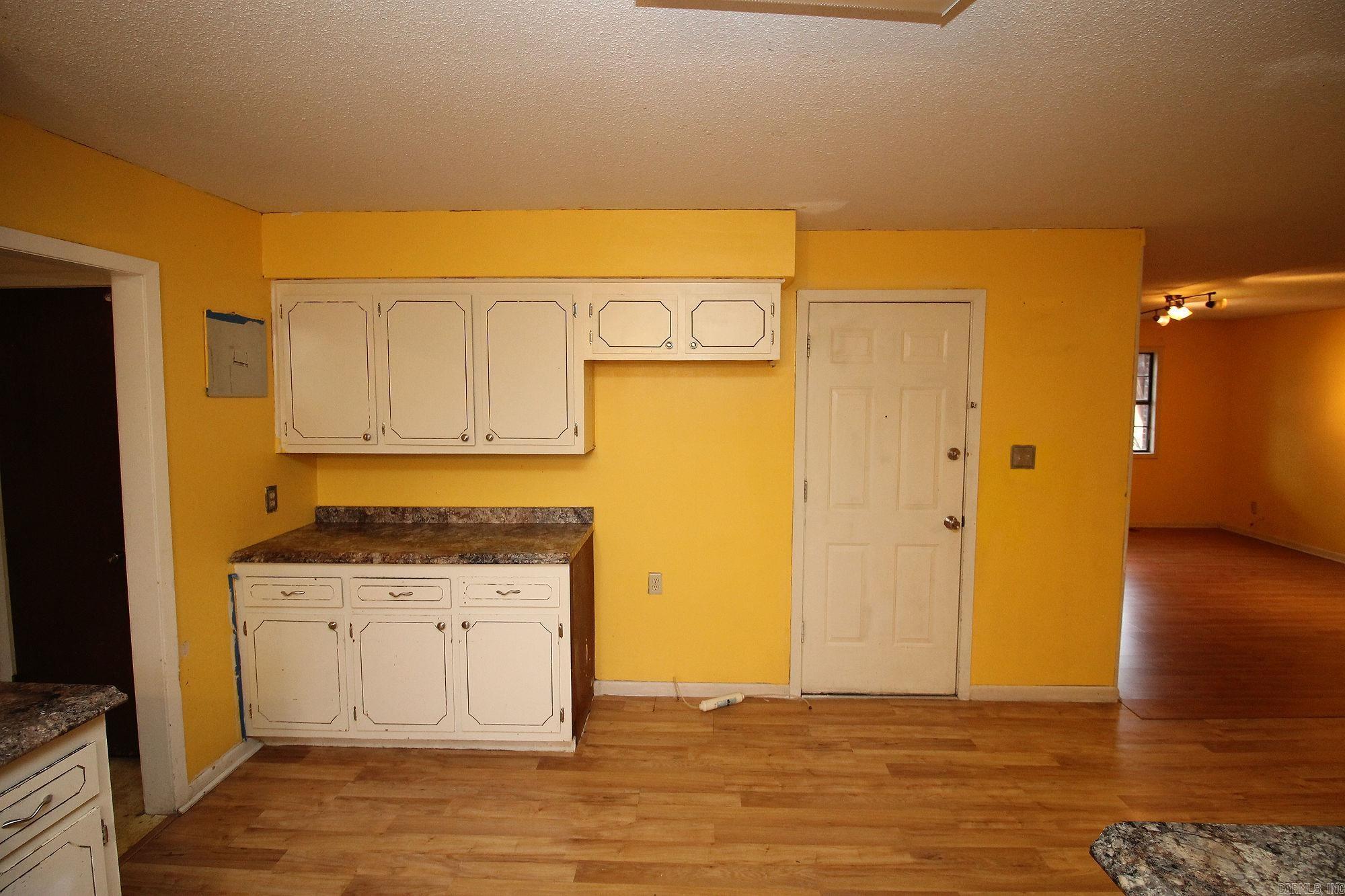 3913 Linwood Dr. Property Photo 7