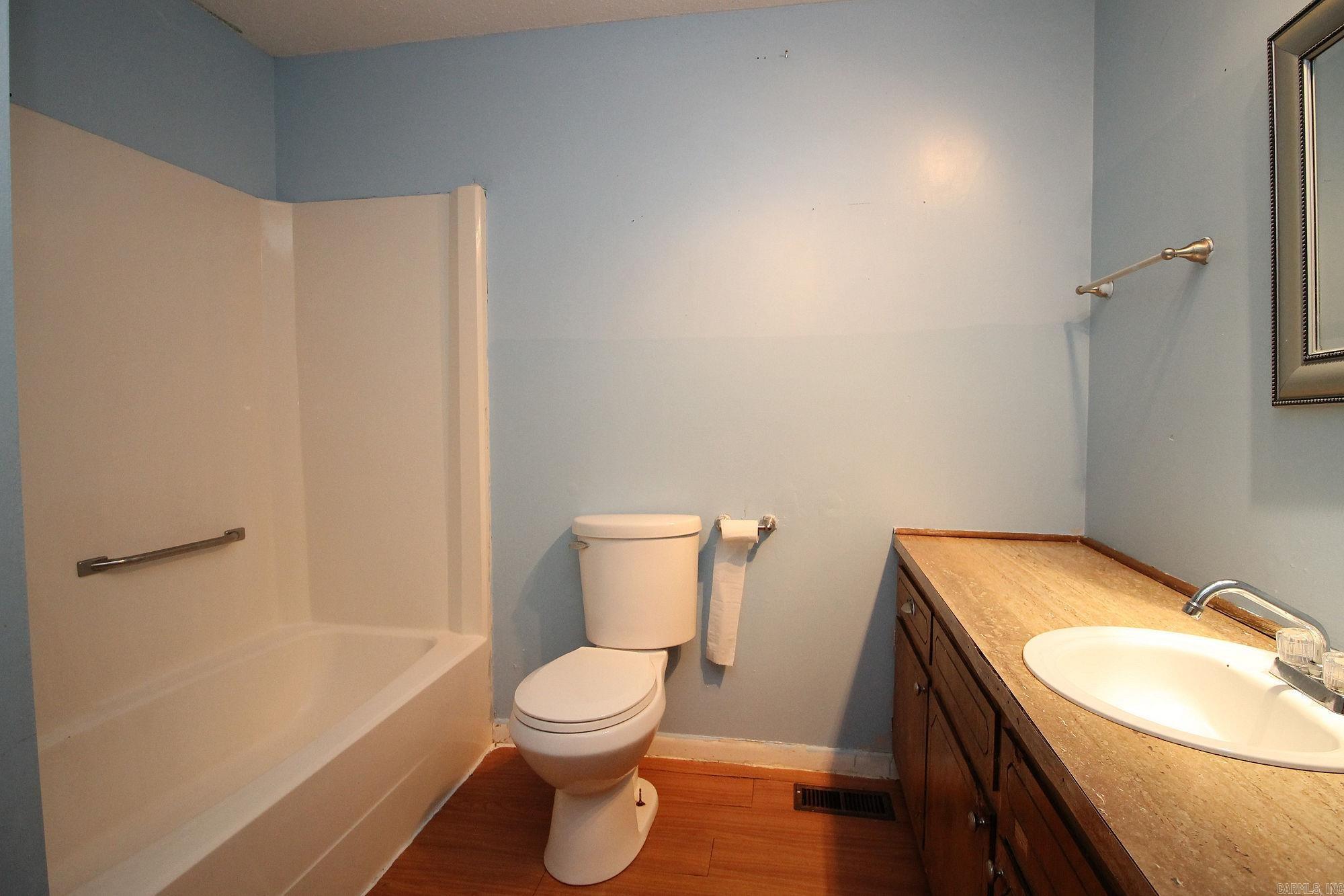 3913 Linwood Dr. Property Photo 11