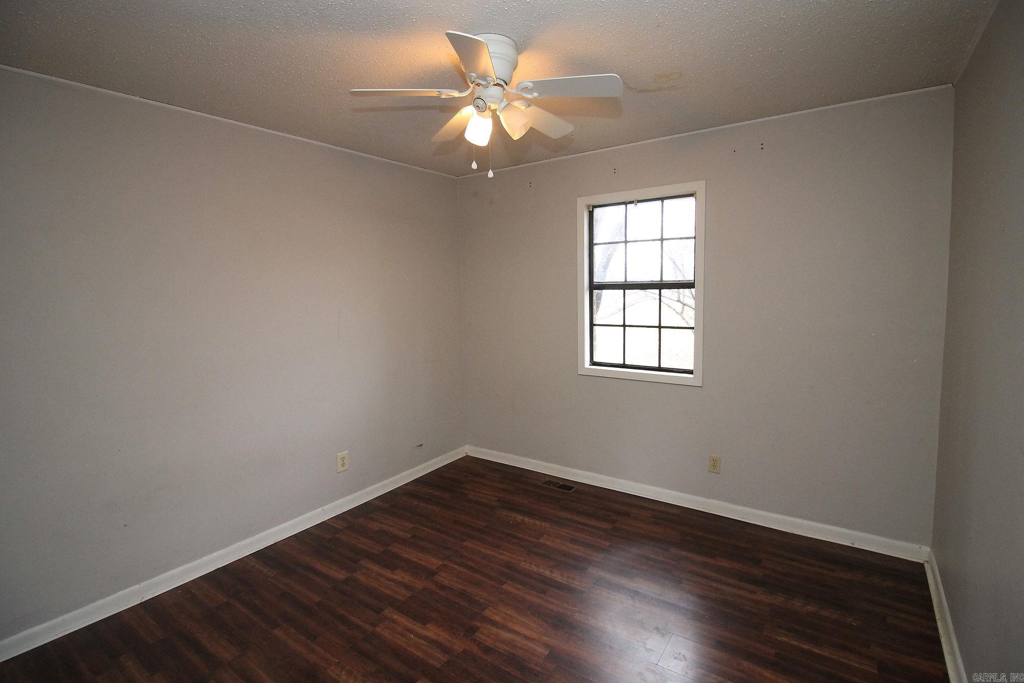 3913 Linwood Dr. Property Photo 12