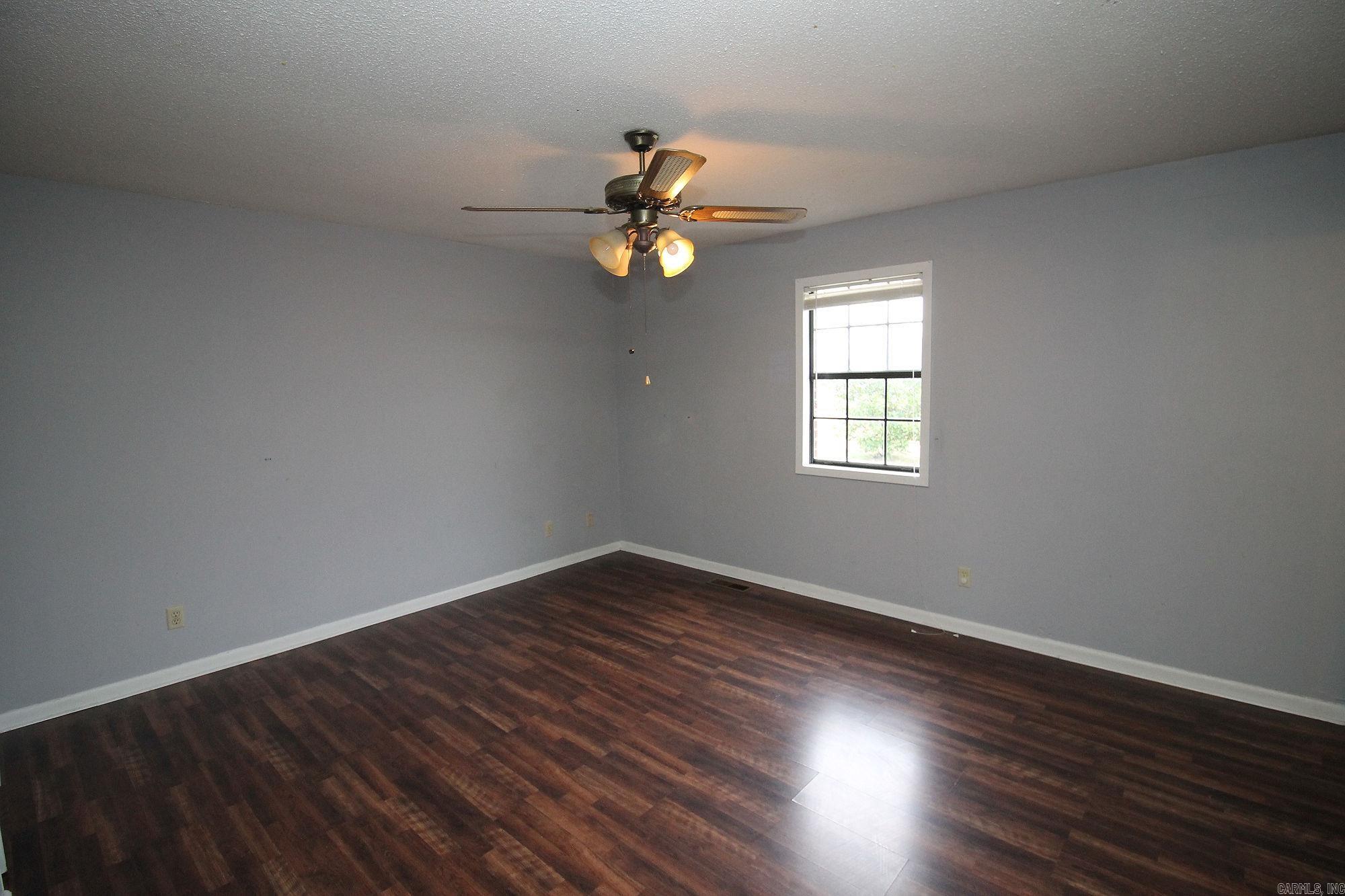 3913 Linwood Dr. Property Photo 13
