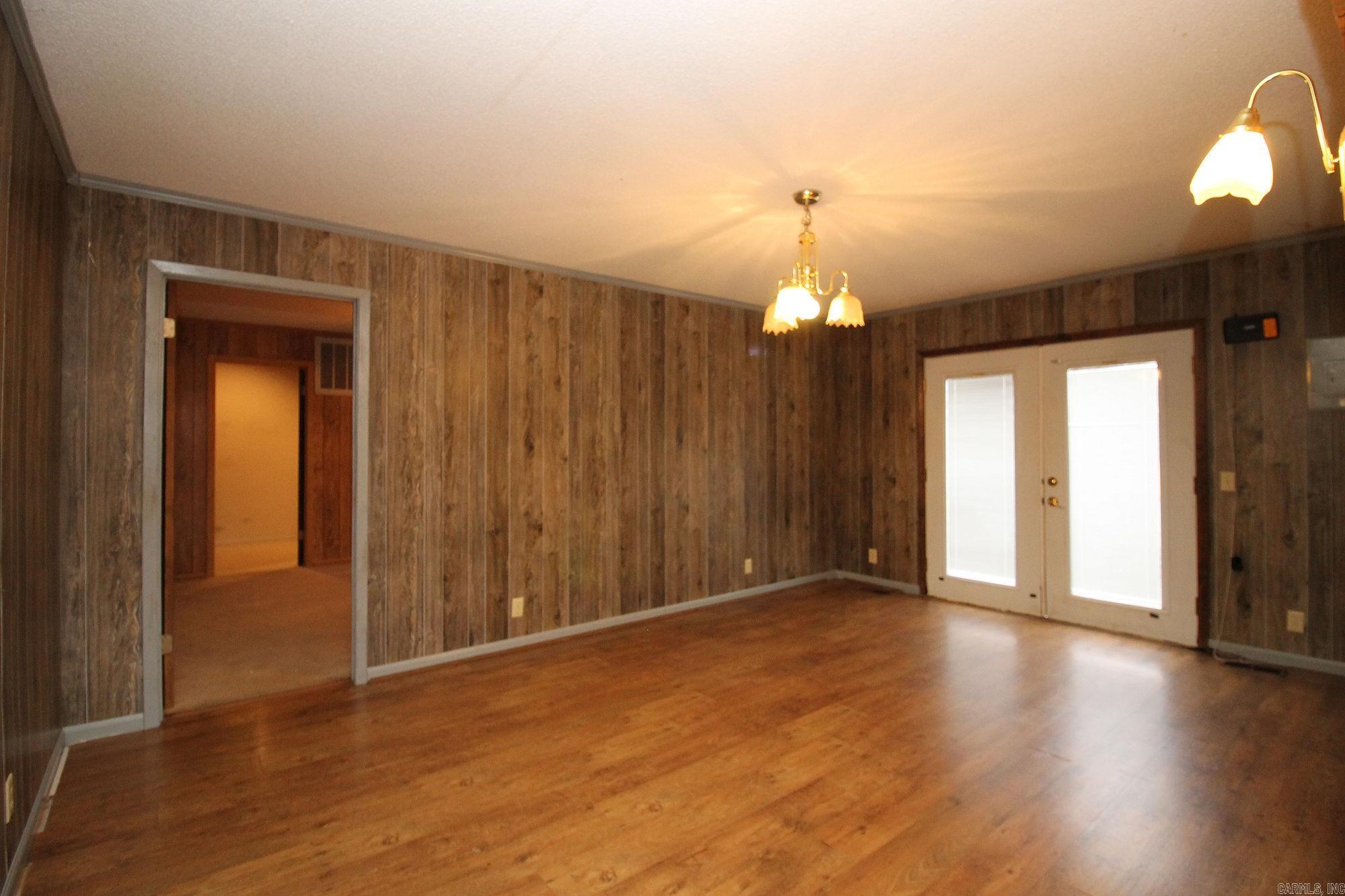 3913 Linwood Dr. Property Photo 17