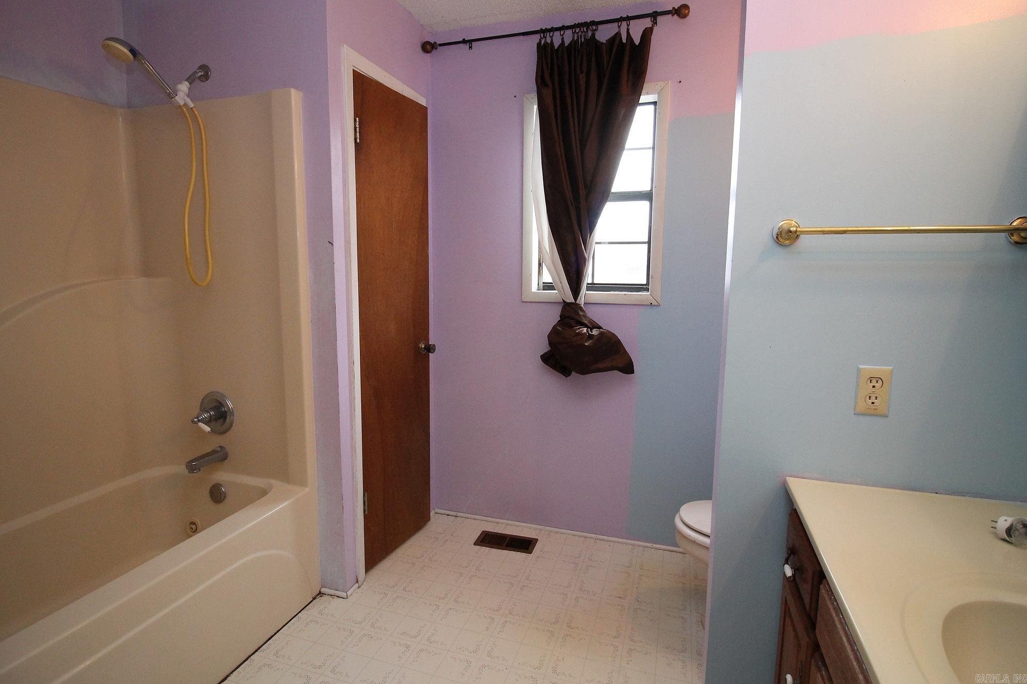 3913 Linwood Dr. Property Photo 19
