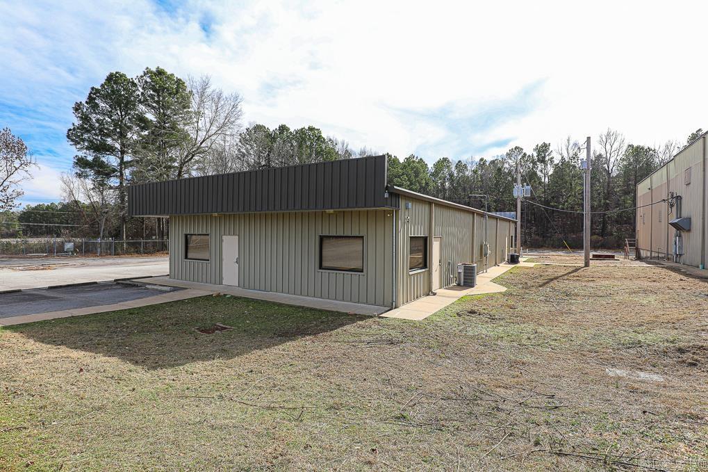 3200 S Reynolds Road Property Photo 5