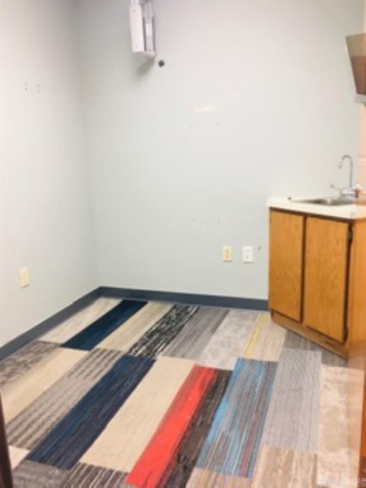 820 E Matthews, Suite F Property Photo 6