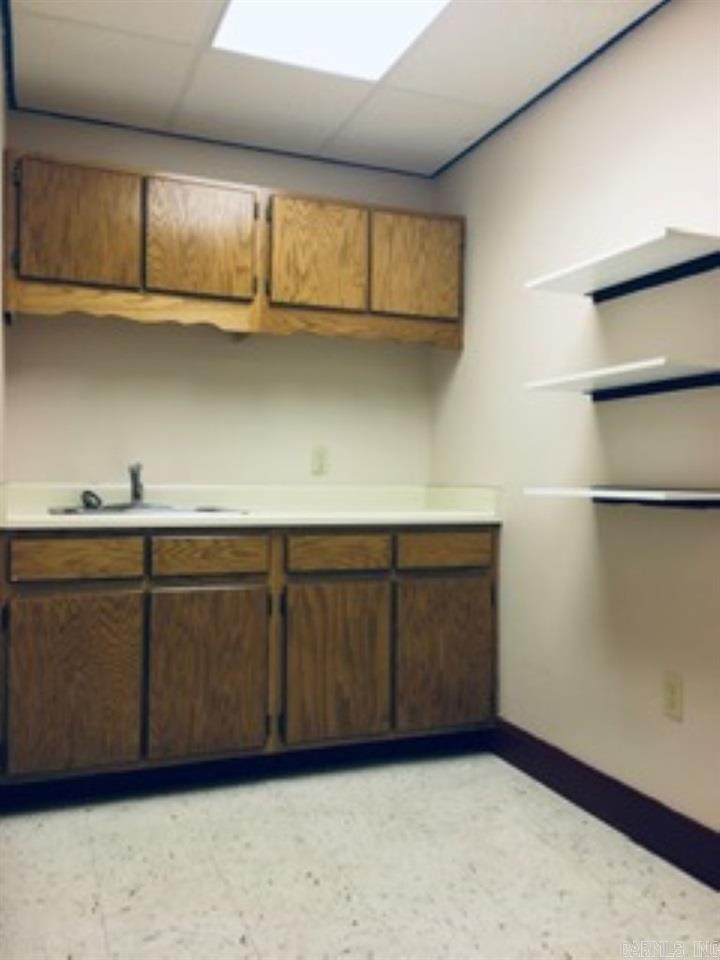 820 E Matthews, Suite F Property Photo 9