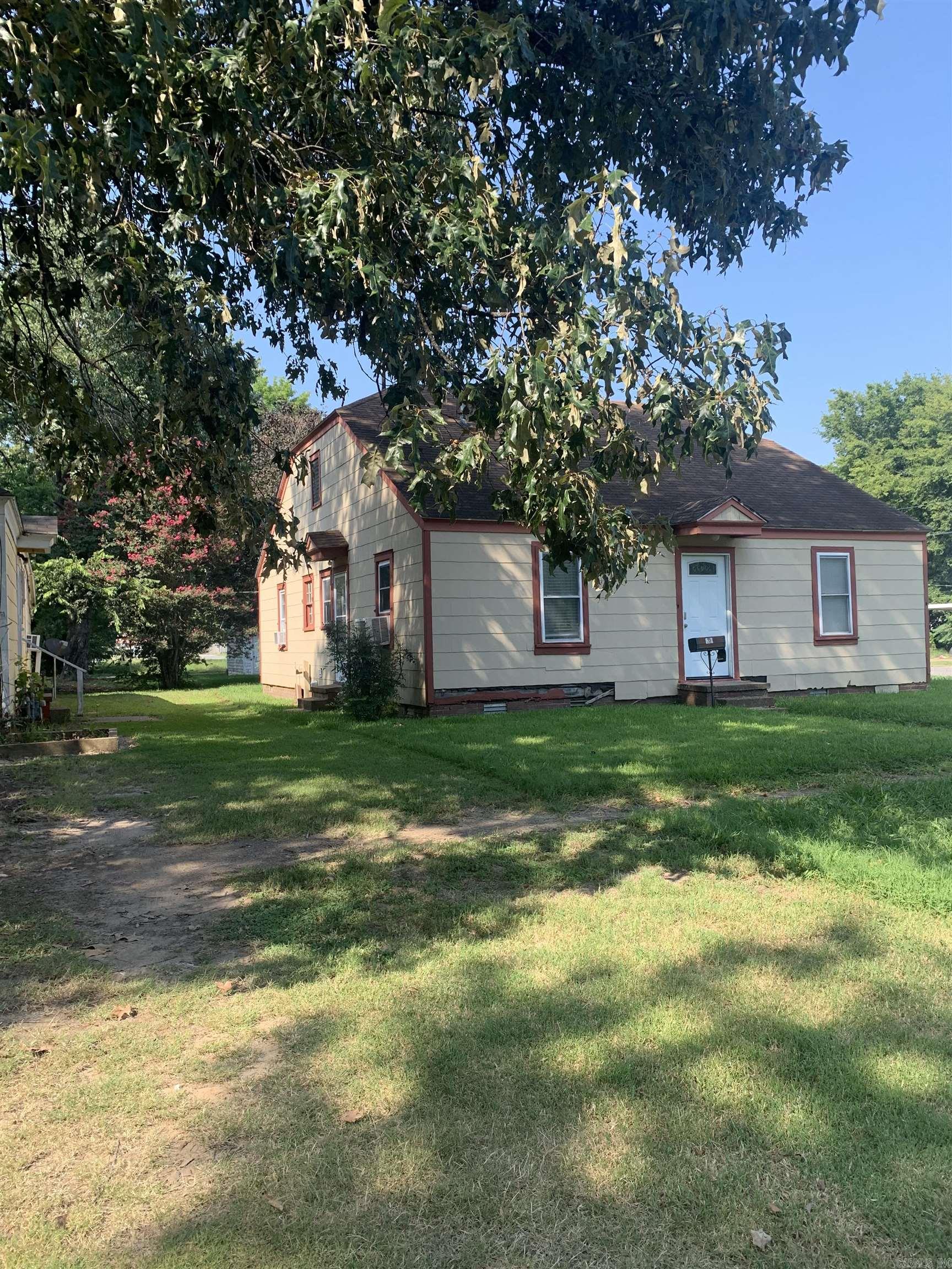 1311 Dill St Property Photo 1