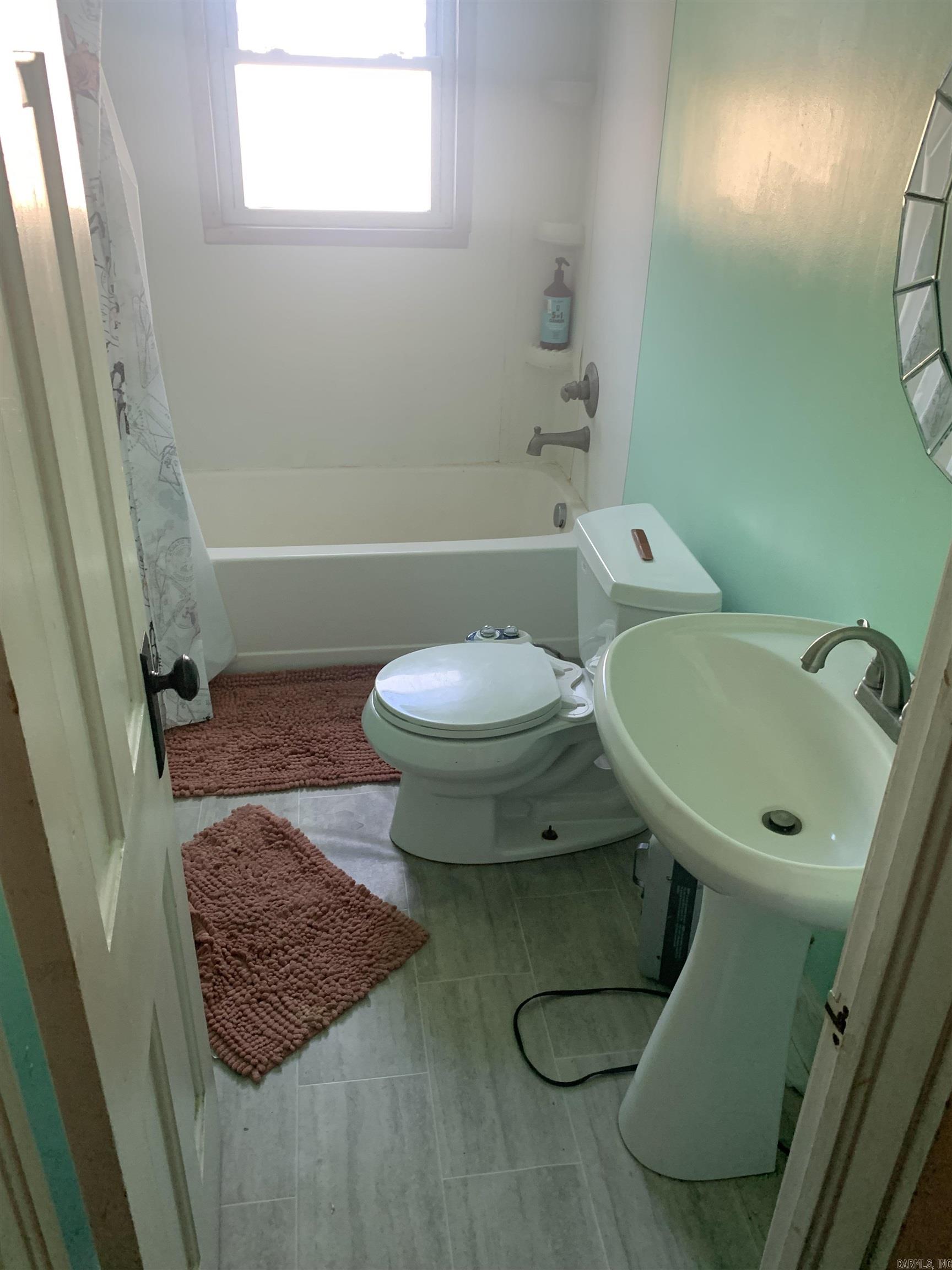 1311 Dill St Property Photo 3