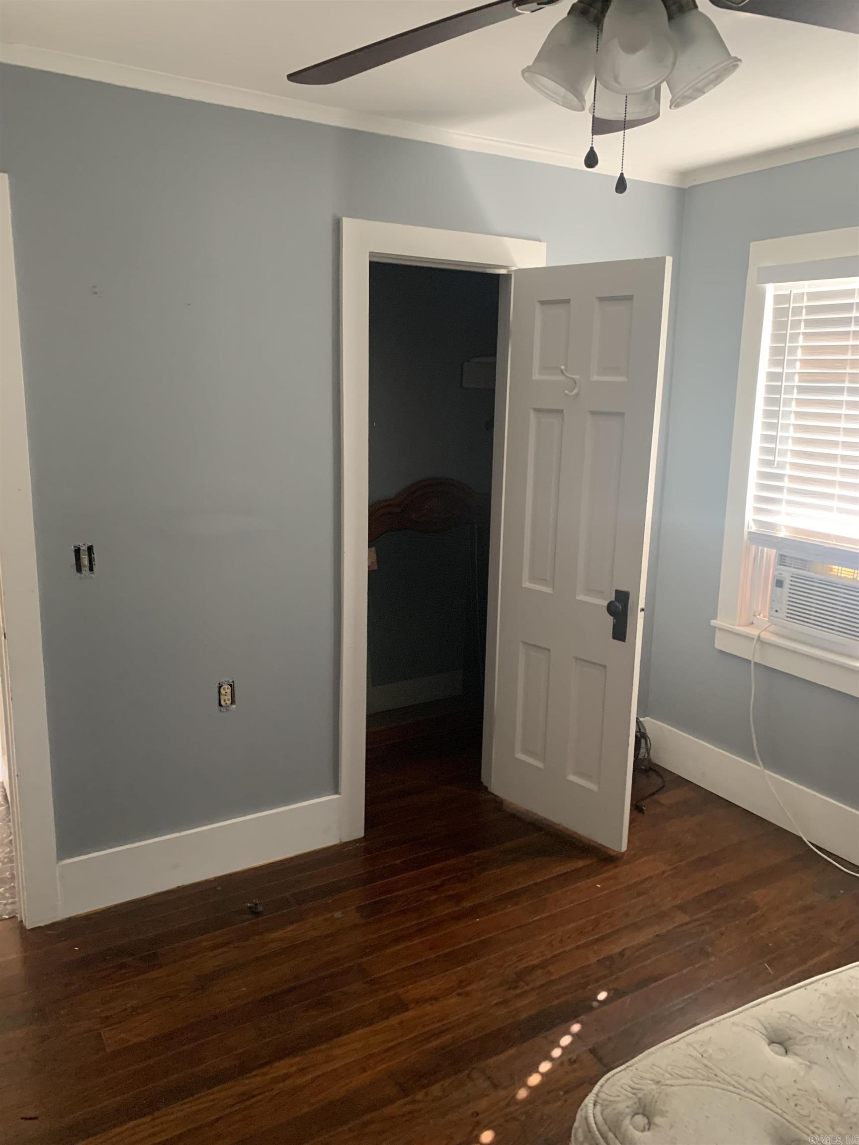 1311 Dill St Property Photo 4