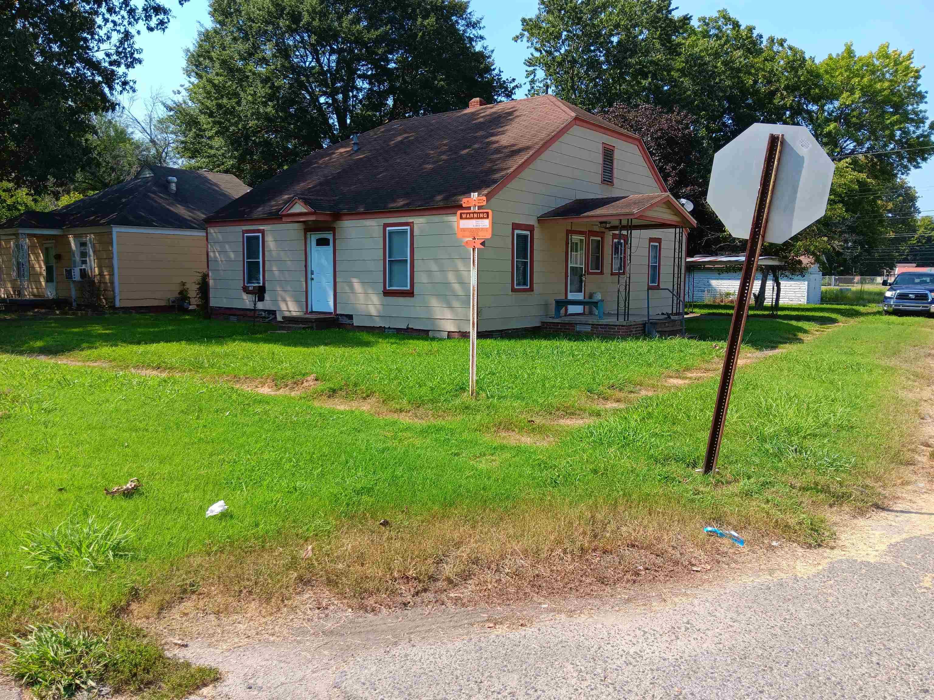 1311 Dill St Property Photo 7