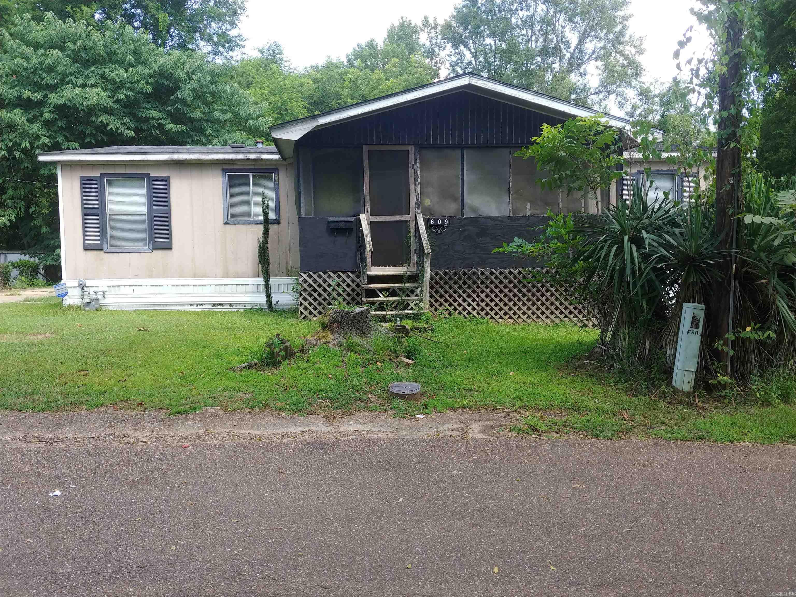 609 Lear Avenue Property Photo 1