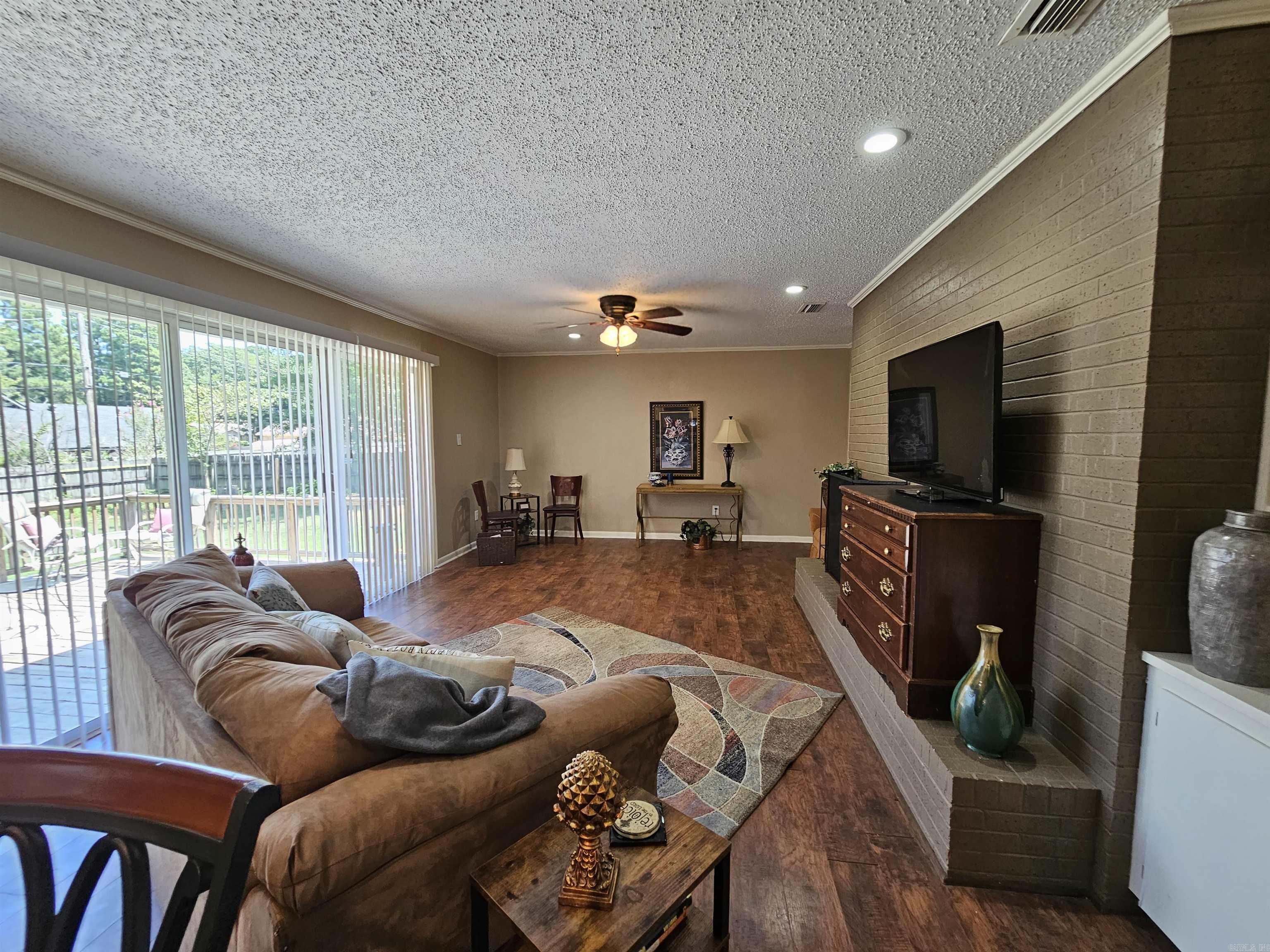 1110 Honeysuckle Property Photo 12