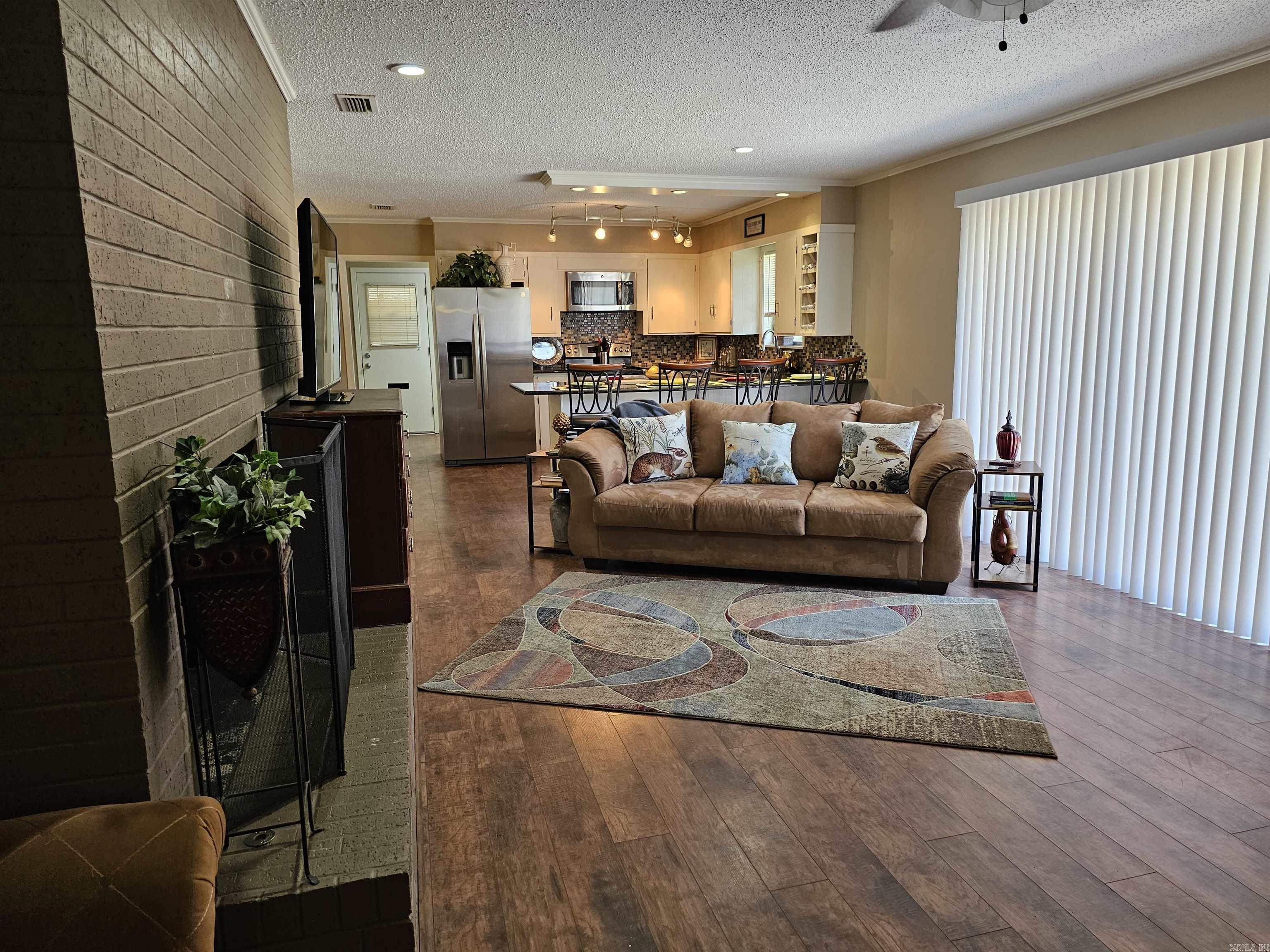 1110 Honeysuckle Property Photo 14