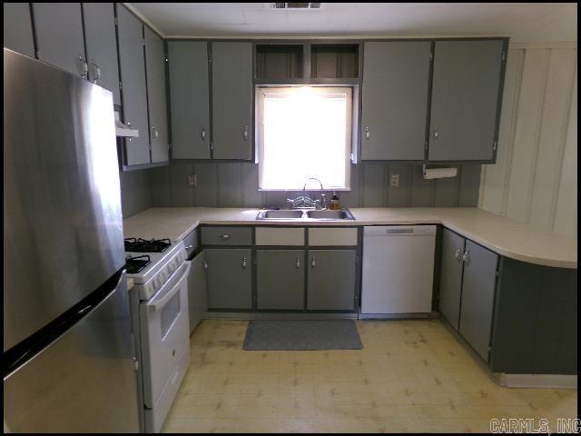 1202 N Holly Street Property Photo 4