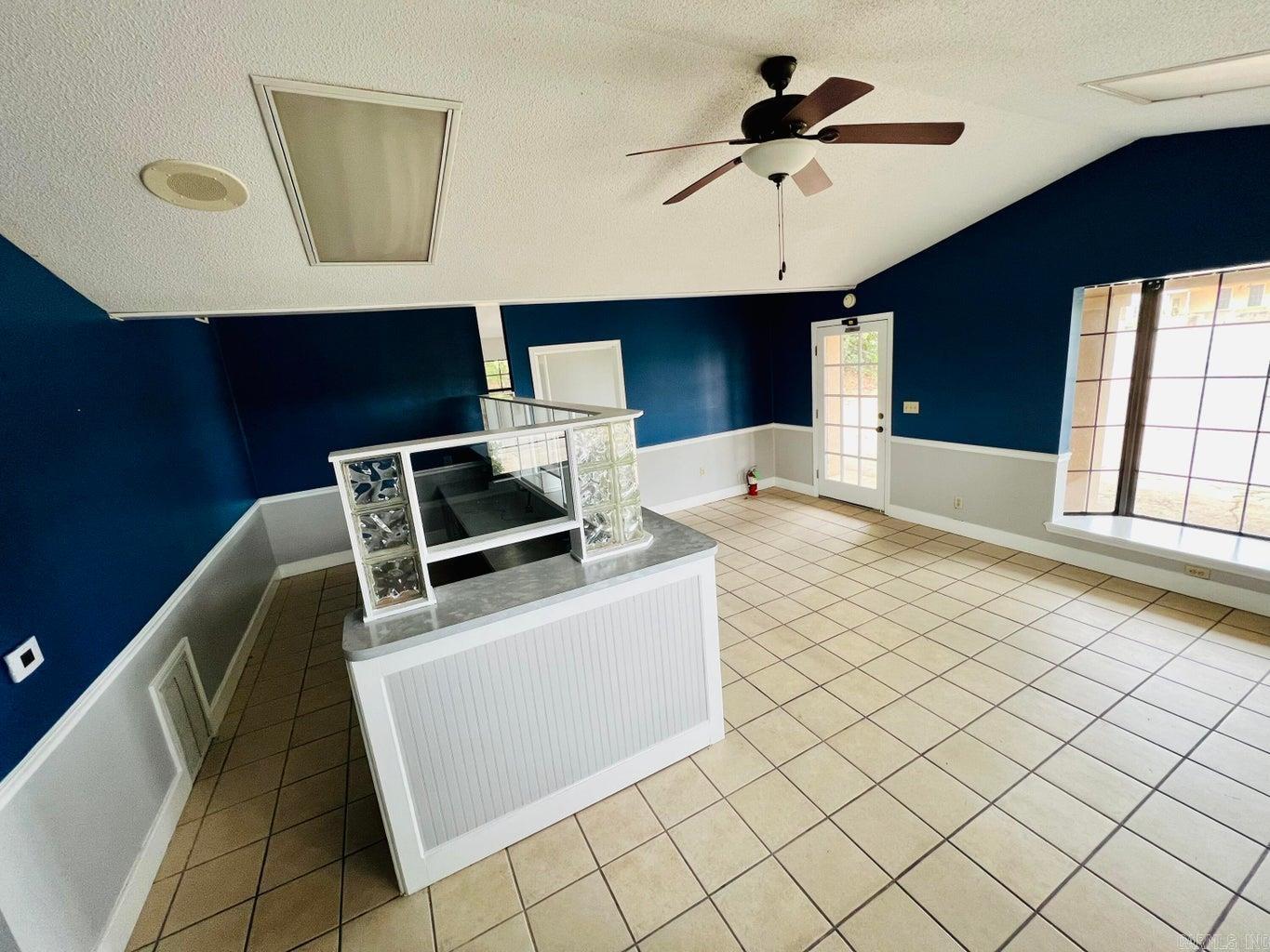1204 S Rogers St Property Photo 4