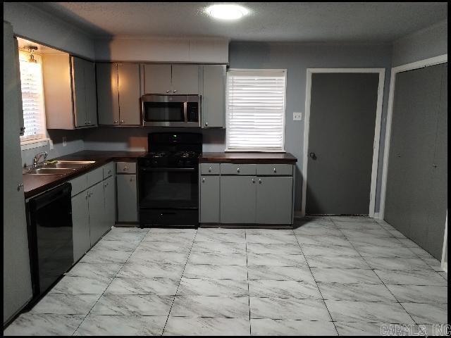 8115 N Claremont Ave Property Photo 5