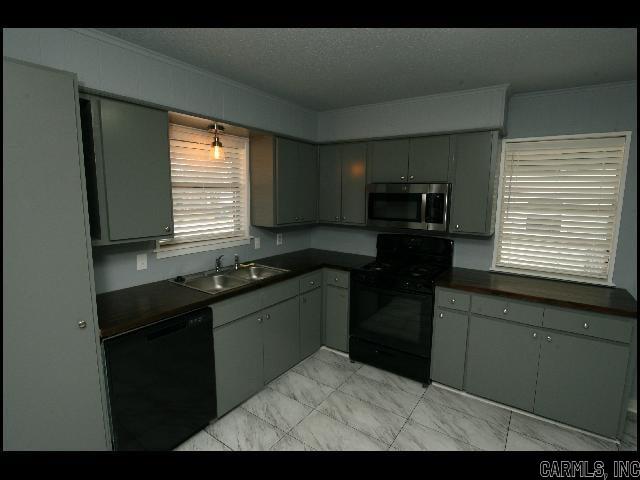 8115 N Claremont Ave Property Photo 6