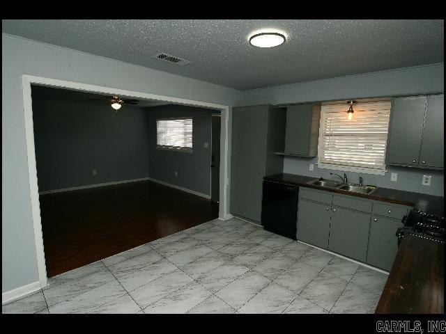 8115 N Claremont Ave Property Photo 7