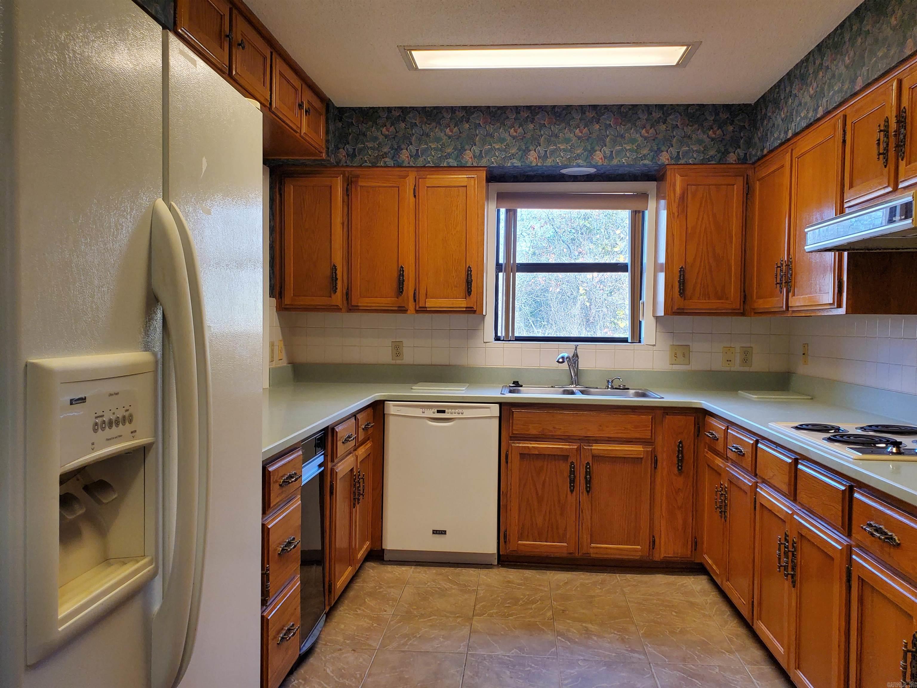 724 Weston Rd Road J3 Property Photo 3