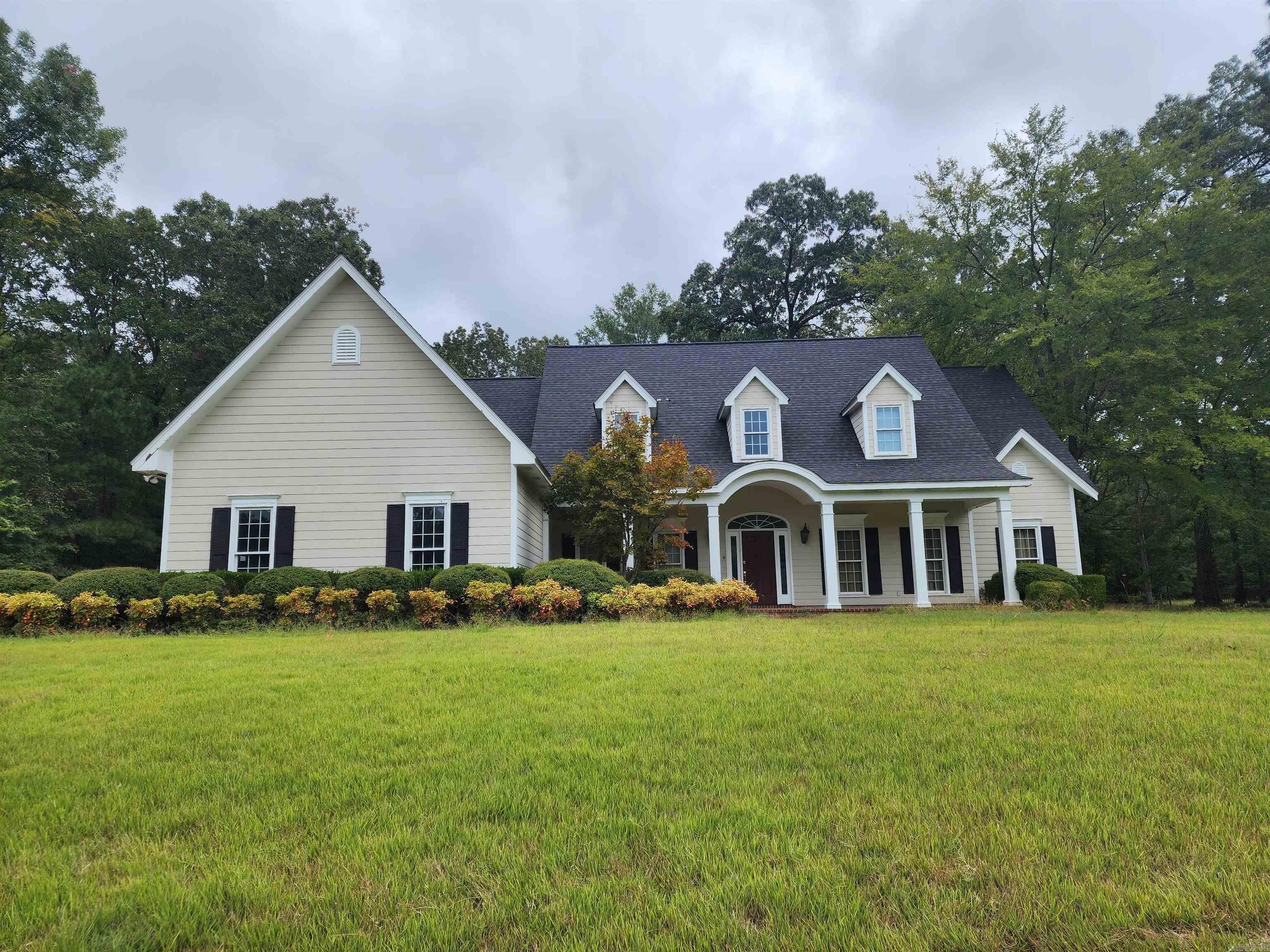 Foxborough Estates Real Estate Listings Main Image