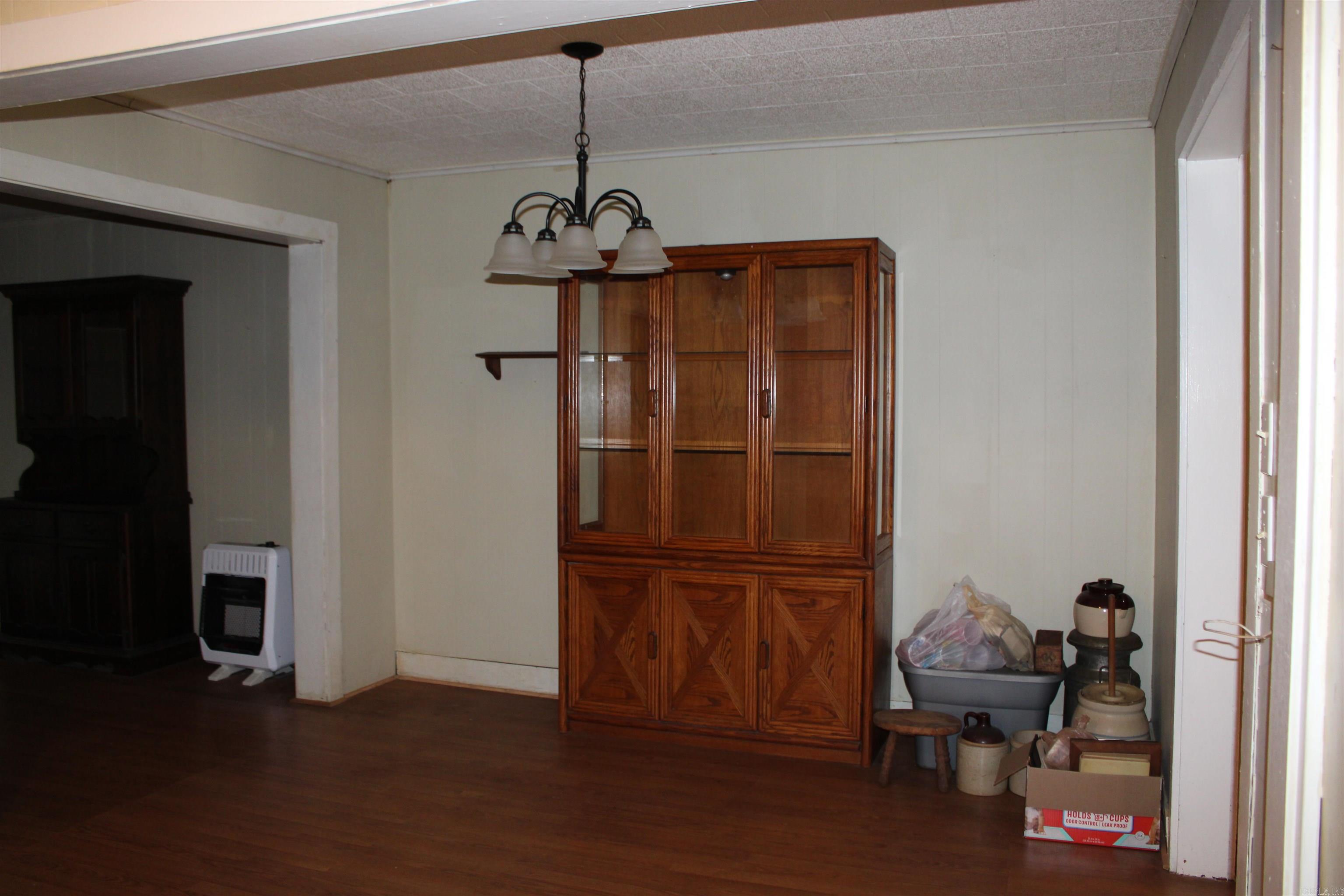 206 Oak Property Photo 4
