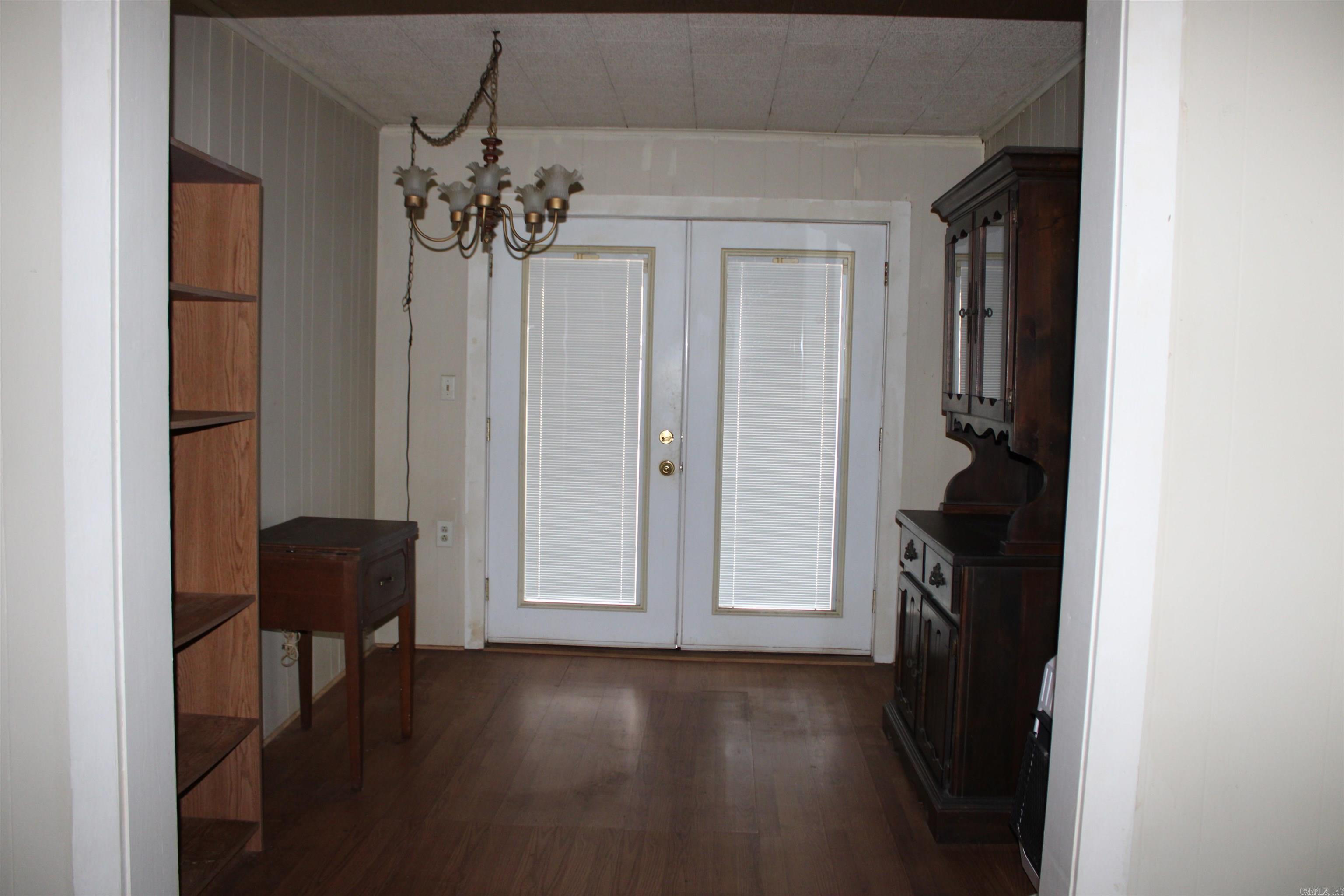 206 Oak Property Photo 5