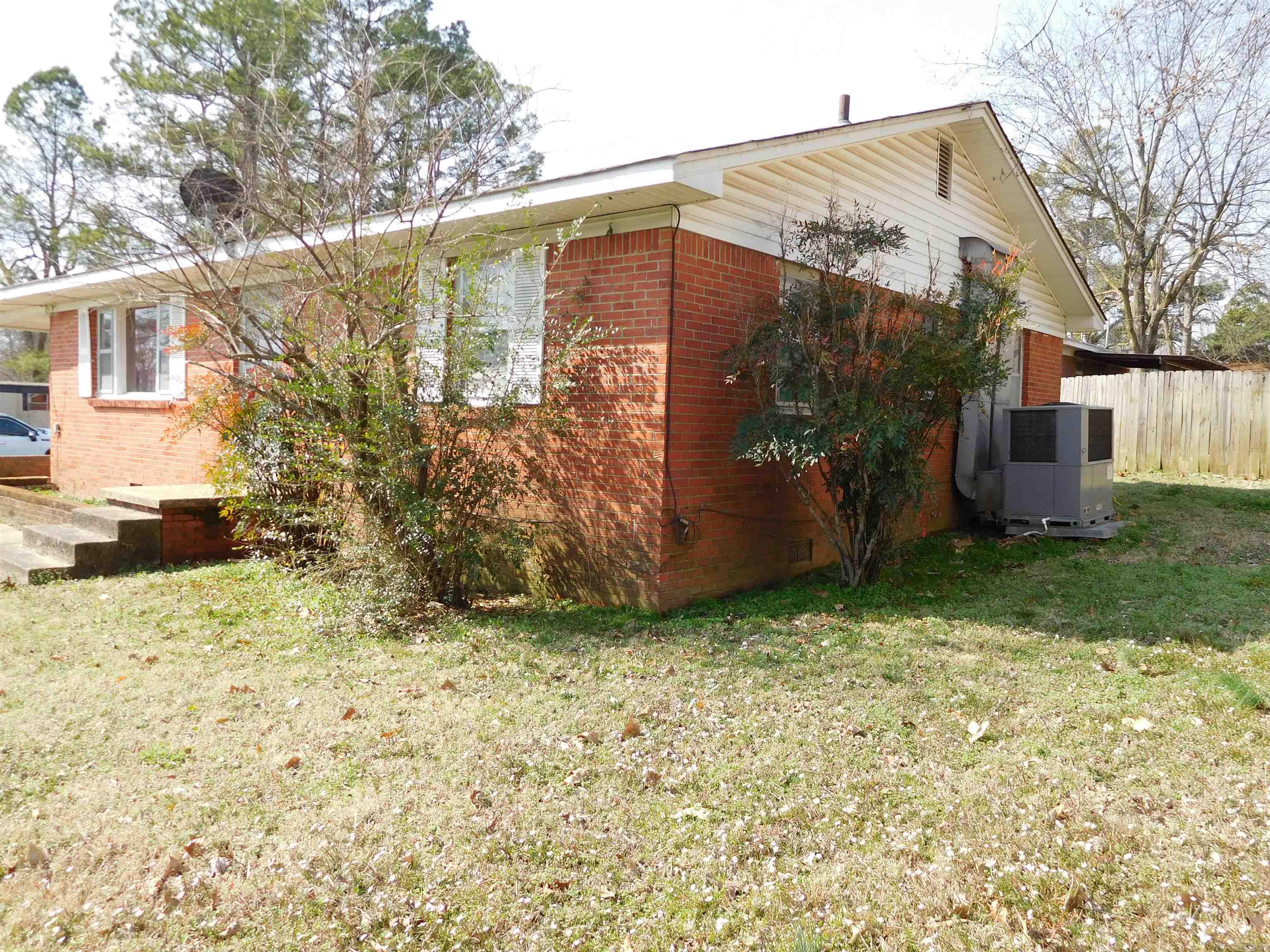 620 S Greenville Property Photo 4